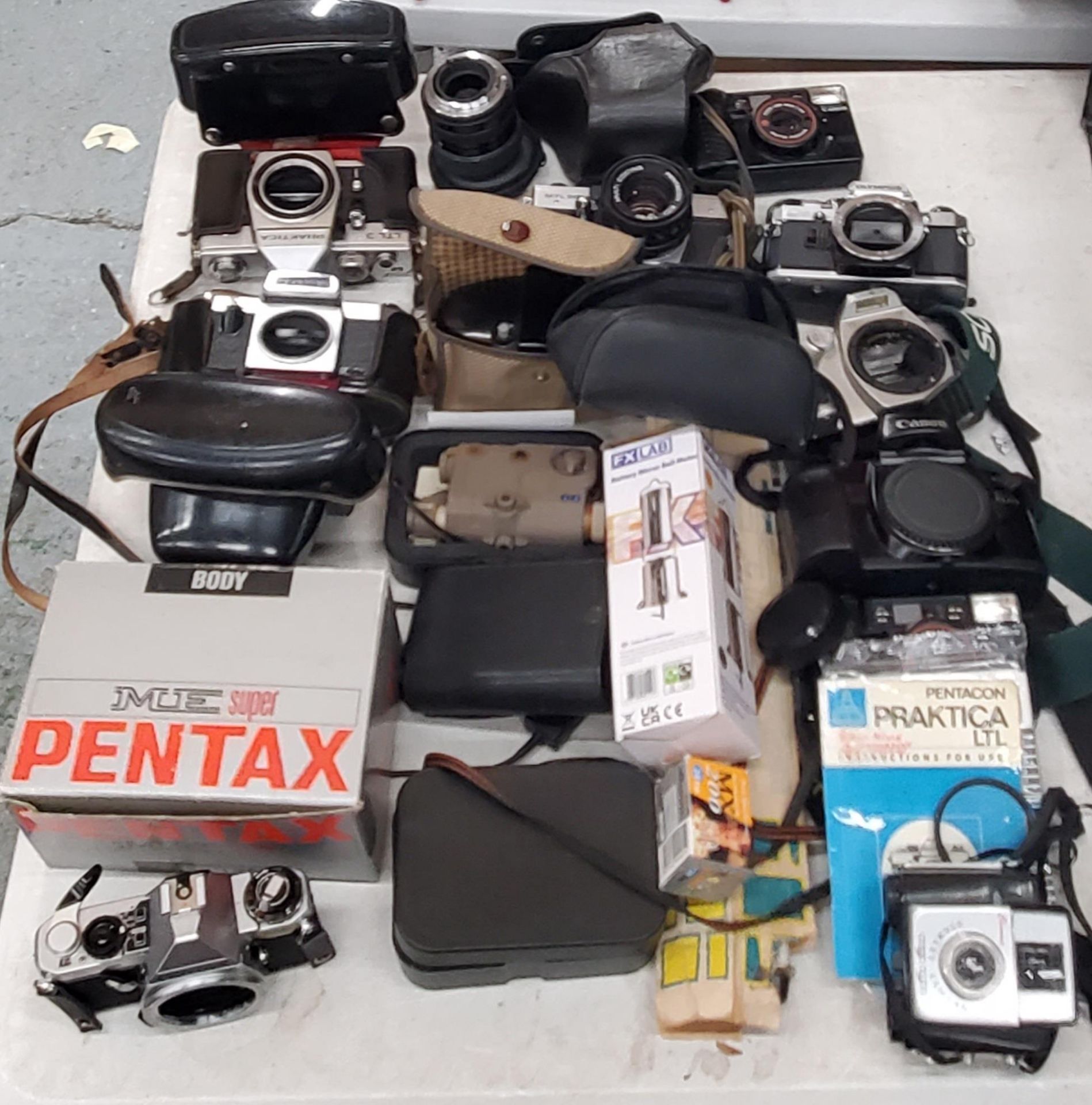 A LARGE COLLECTION OF CAMERAS TO INCLUDE OLYMPUS, PRAKTICA, CANON ETC