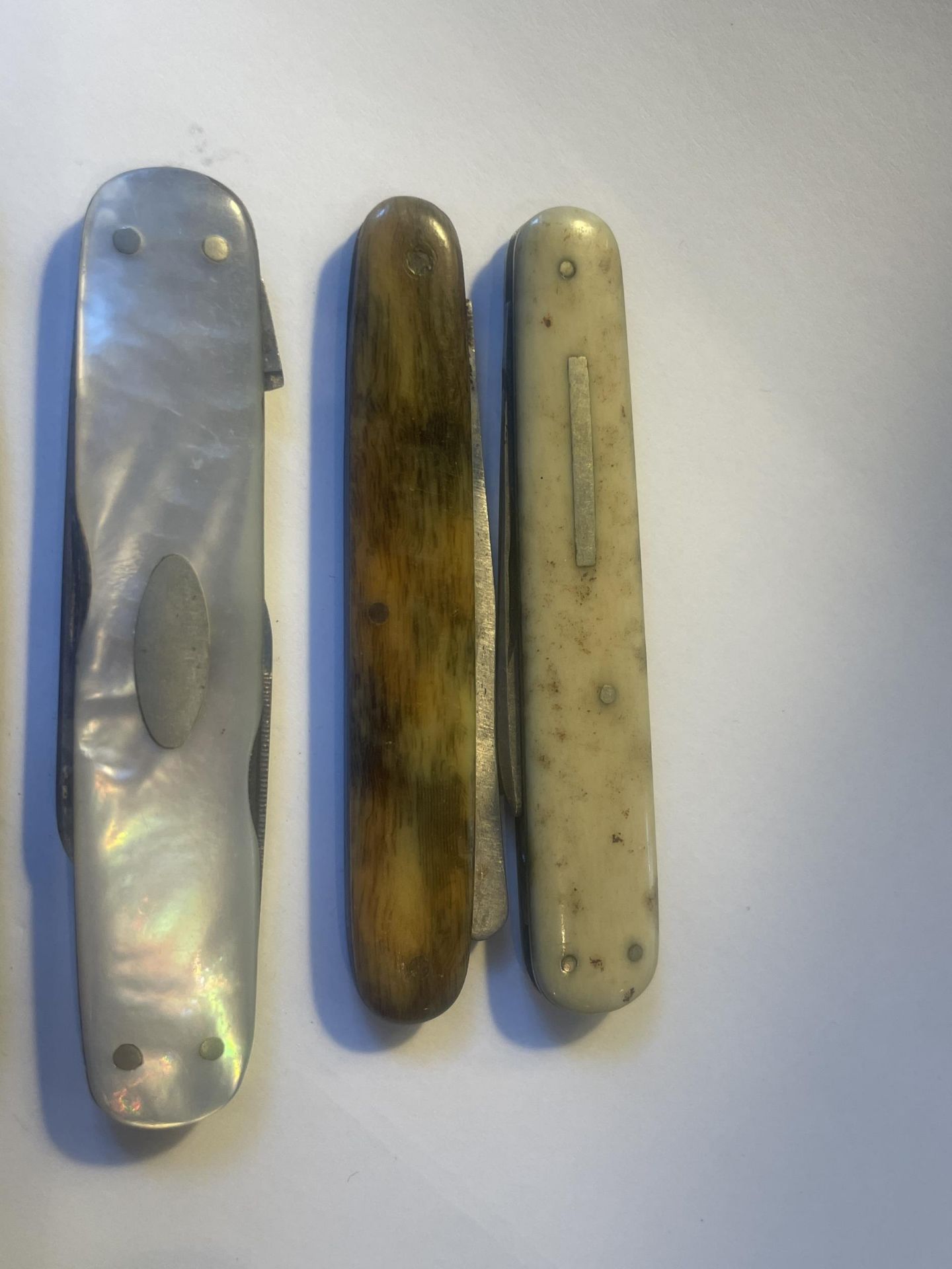 SIX VARIOUS PEN KNIVES TI INCLUDE MOTHER OF PEARL EXAMPLES - Bild 2 aus 4