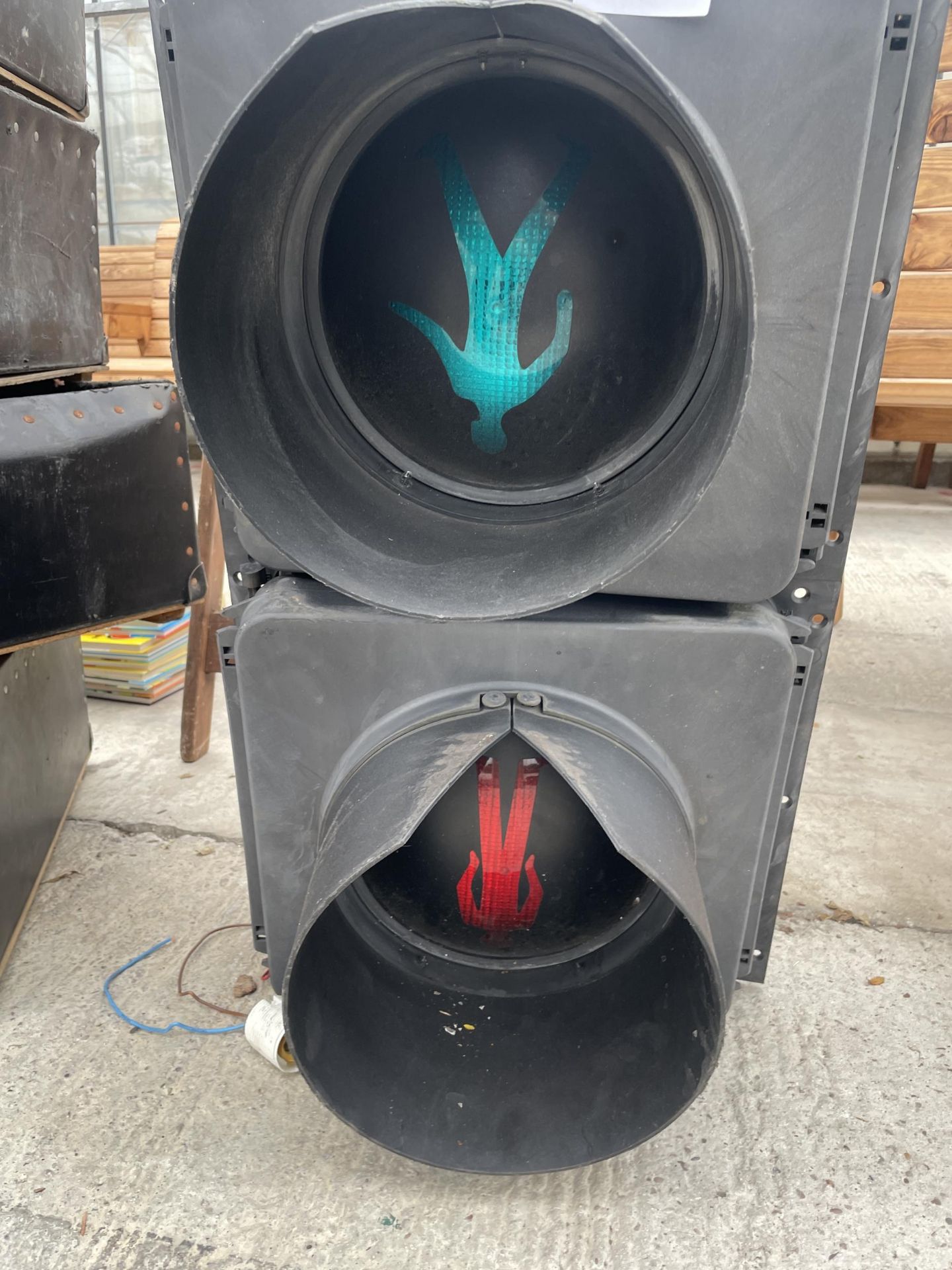 A SET OFPEDESTRIAN CROSSING SIGNAL LIGHTS - Image 2 of 2