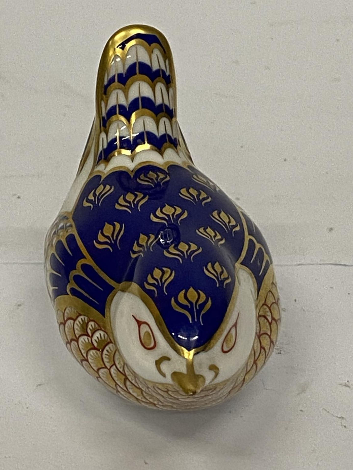 A ROYAL CROWN DERBY WREN WITH GOLD STOPPER - Image 2 of 4