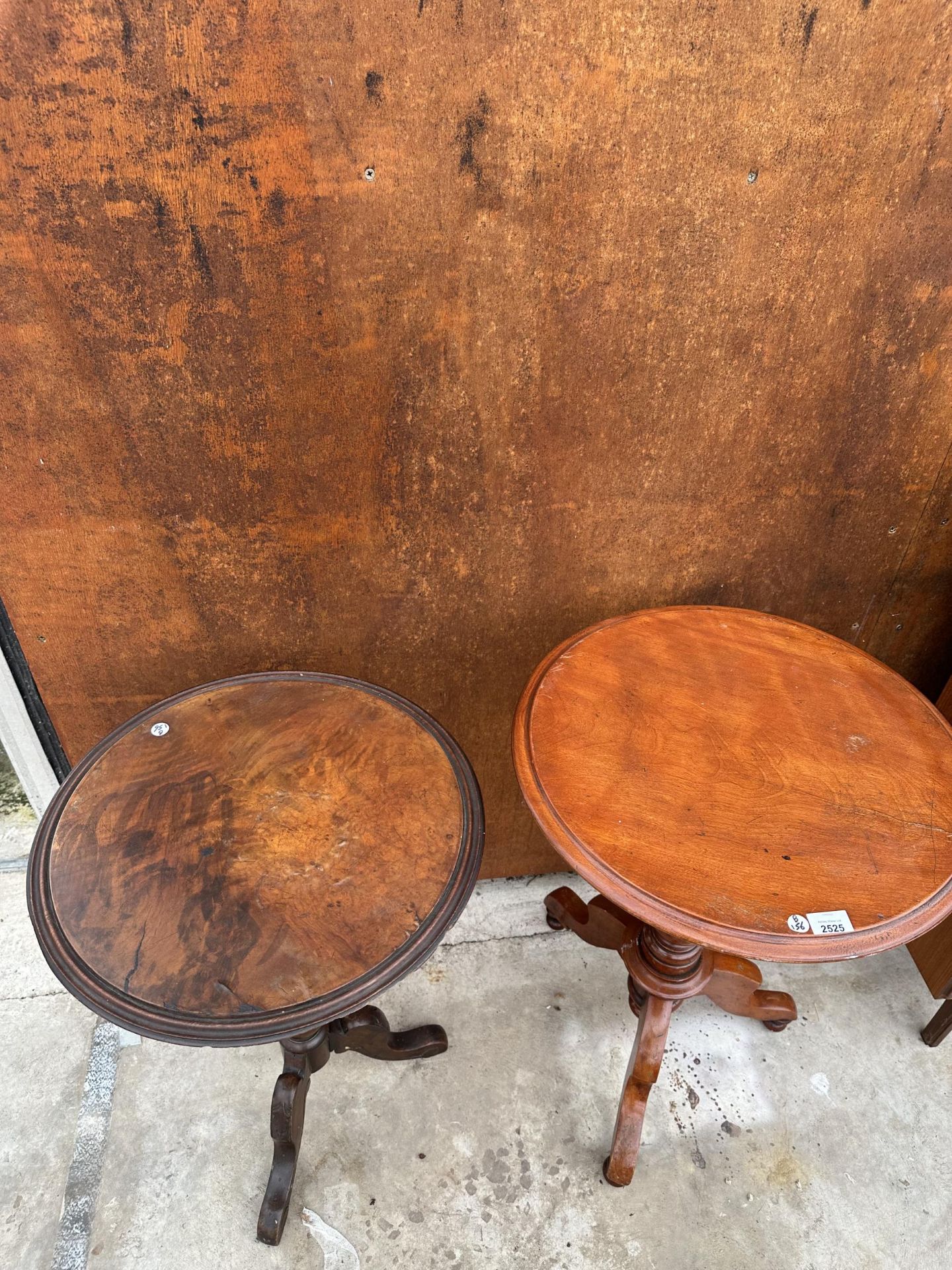 TWO WINE TABLES TO INCLUDE A VICTORIAN MAHOGANY EXAMPLE - Bild 6 aus 6