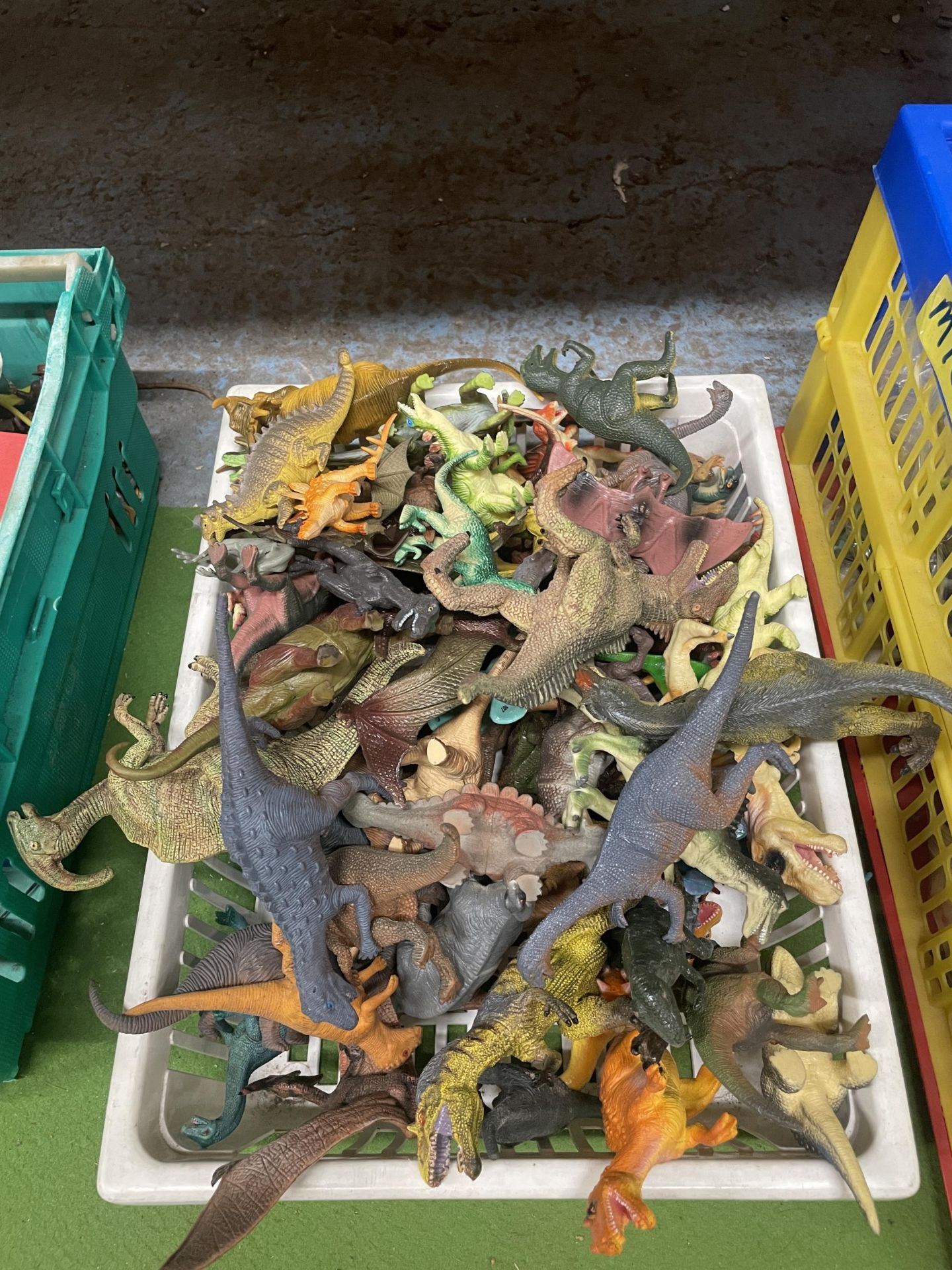 A LARGE QUANTITY OF TOY DINOSAURS