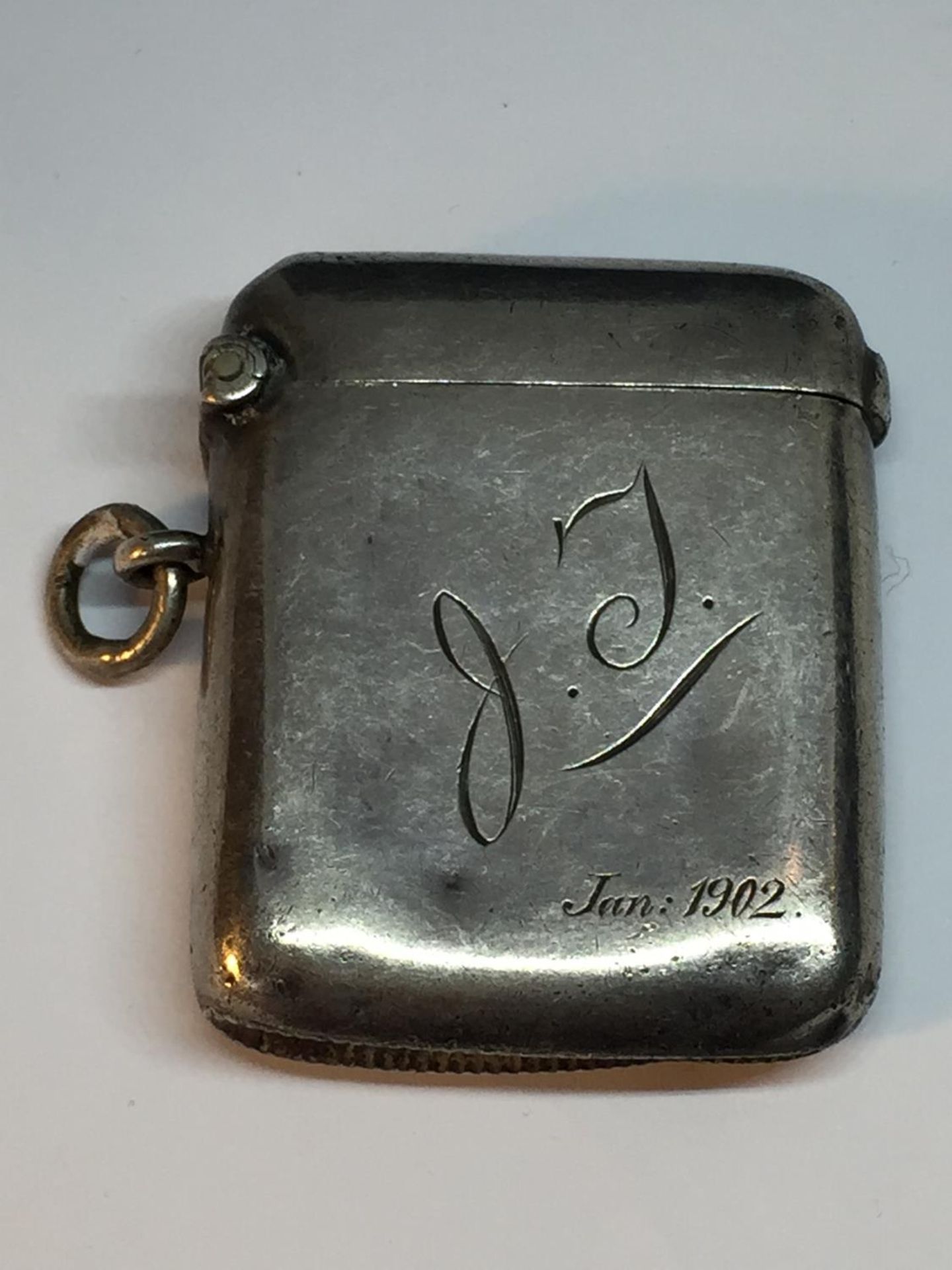 A HALLMARK CHESTER SILVER VESTA CASE