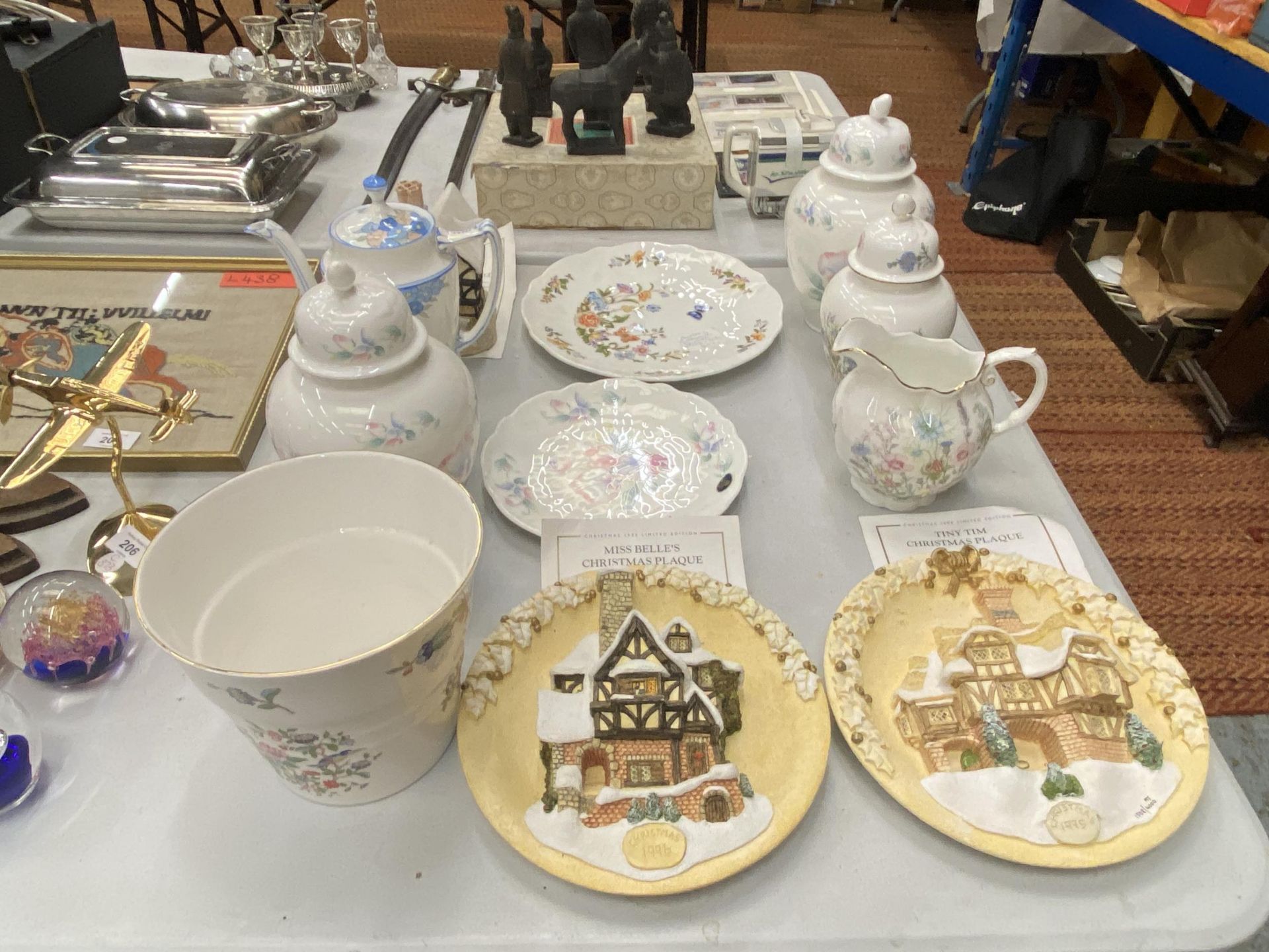 A QUANTITY OF CHINA ITEMS TO INCLUDE A RETRO FENTON COFFEE POT, AYNSLEY LIDDED POTS, A PLANTER,