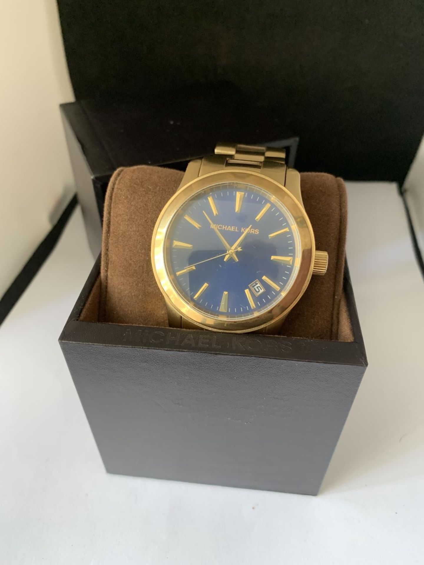 AN AS NEW AND BOXED MICHAEL KORS WRIST WATCH SEEN WORKING BUT NO WARRANTY
