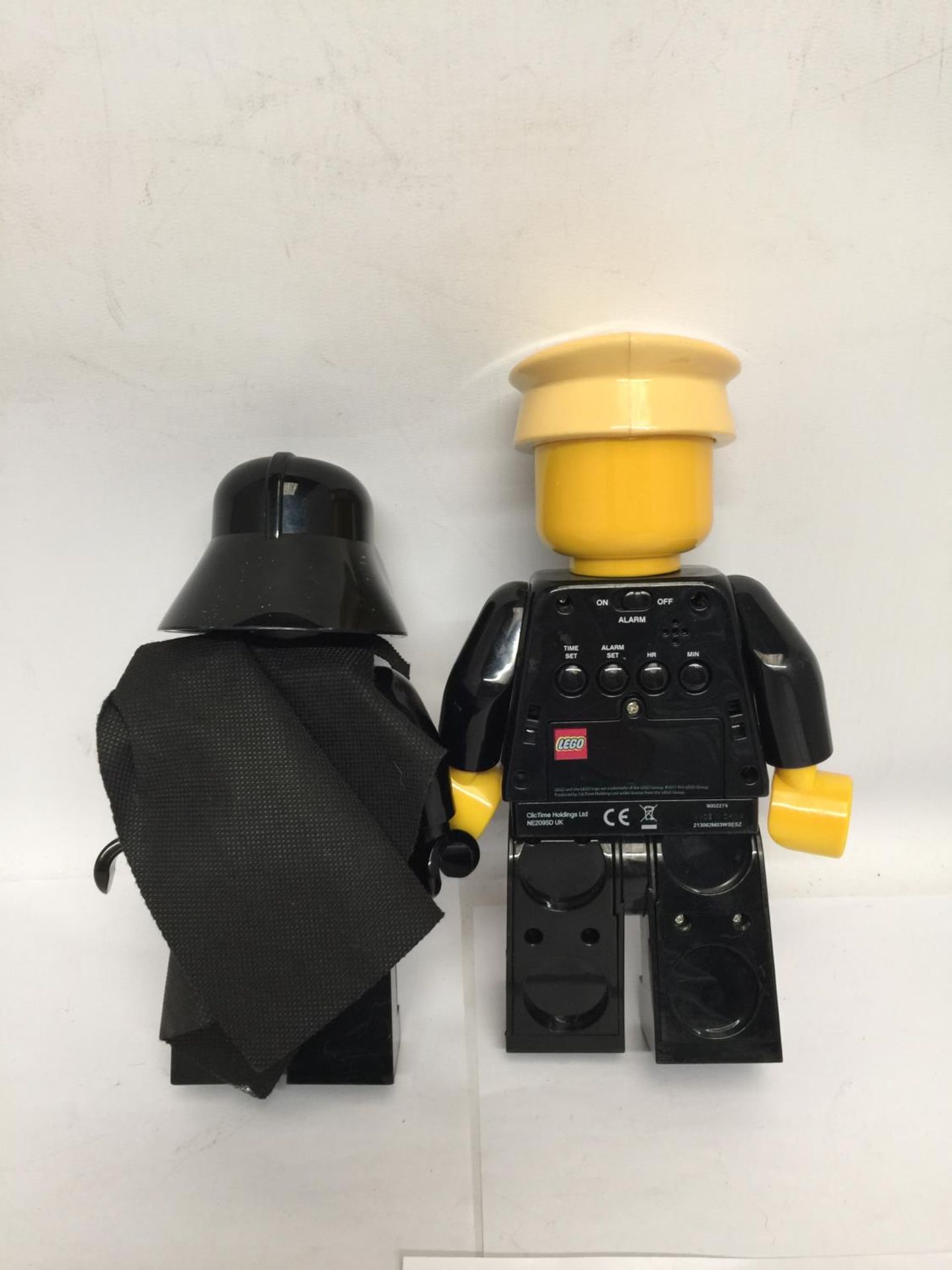 TWO LARGE LEGO MINI-FIGURE BATTERY OPERATED DIGITAL TOYS - A DARTH VADER TORCH AND A POLICEMAN ALARM - Bild 2 aus 2