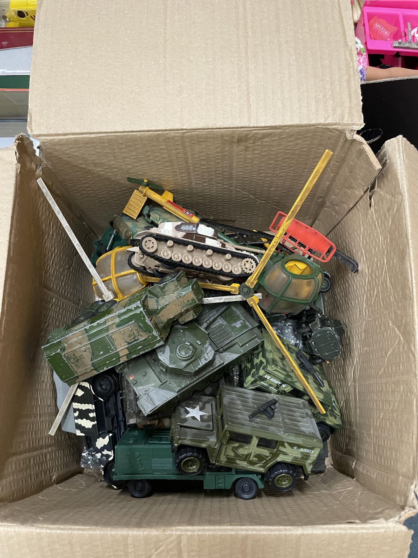 A QUANTITY OF VINTAGE ARMY VEHICLES TO INCLUDE DINKY, CORGI, ETC., TANKS, TRUCKS, HELICOPTERS