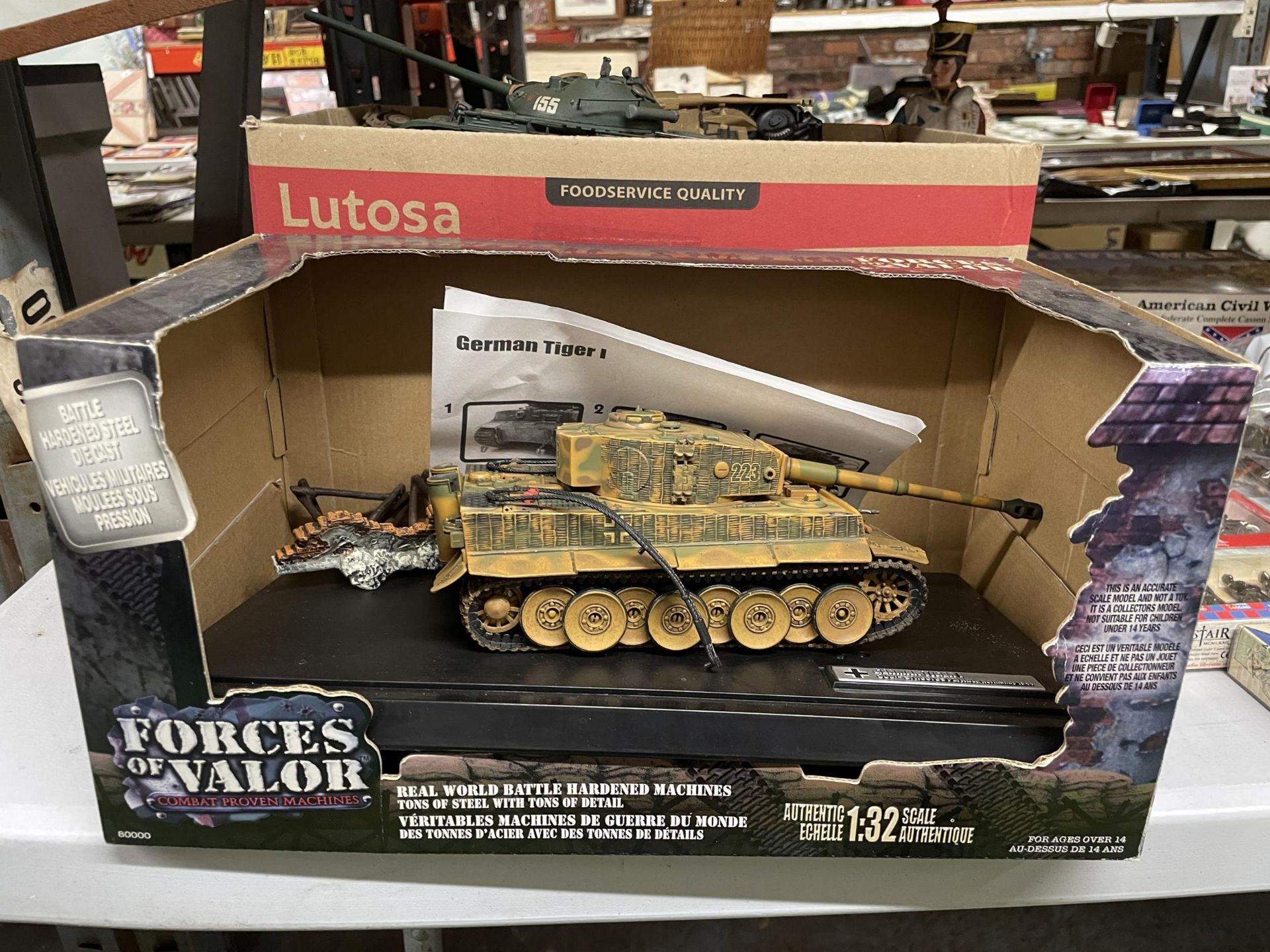 A LARGE QUANTITY OF TOY MILITARY TANKS PLUS A BOXED 'FORCES OF VALOR' GERMAN TIGER 1 TANK - Image 2 of 3