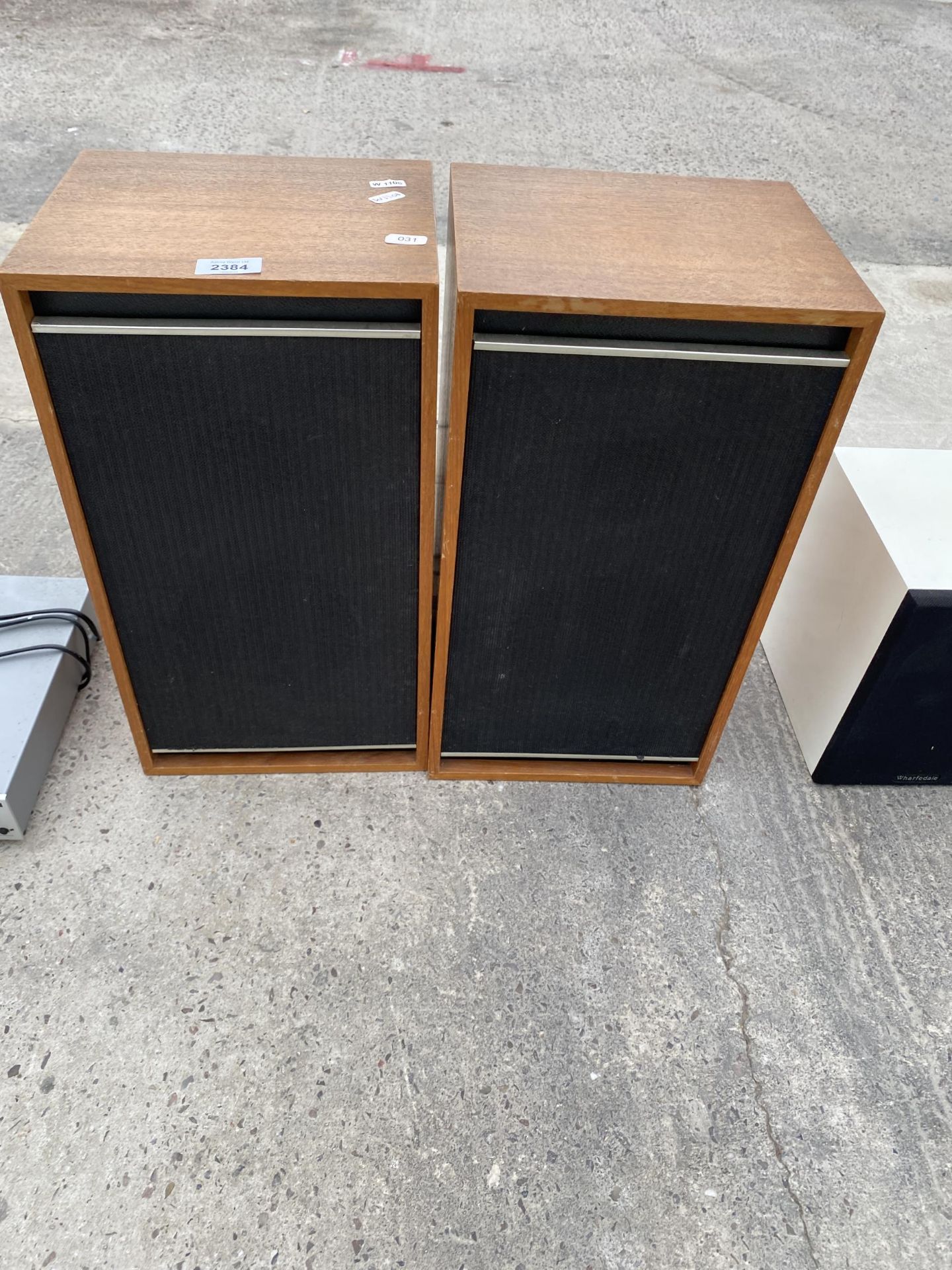 A PAIR OF VINTAGE MODEL 5754 WOODEN CASED SPEAKERS