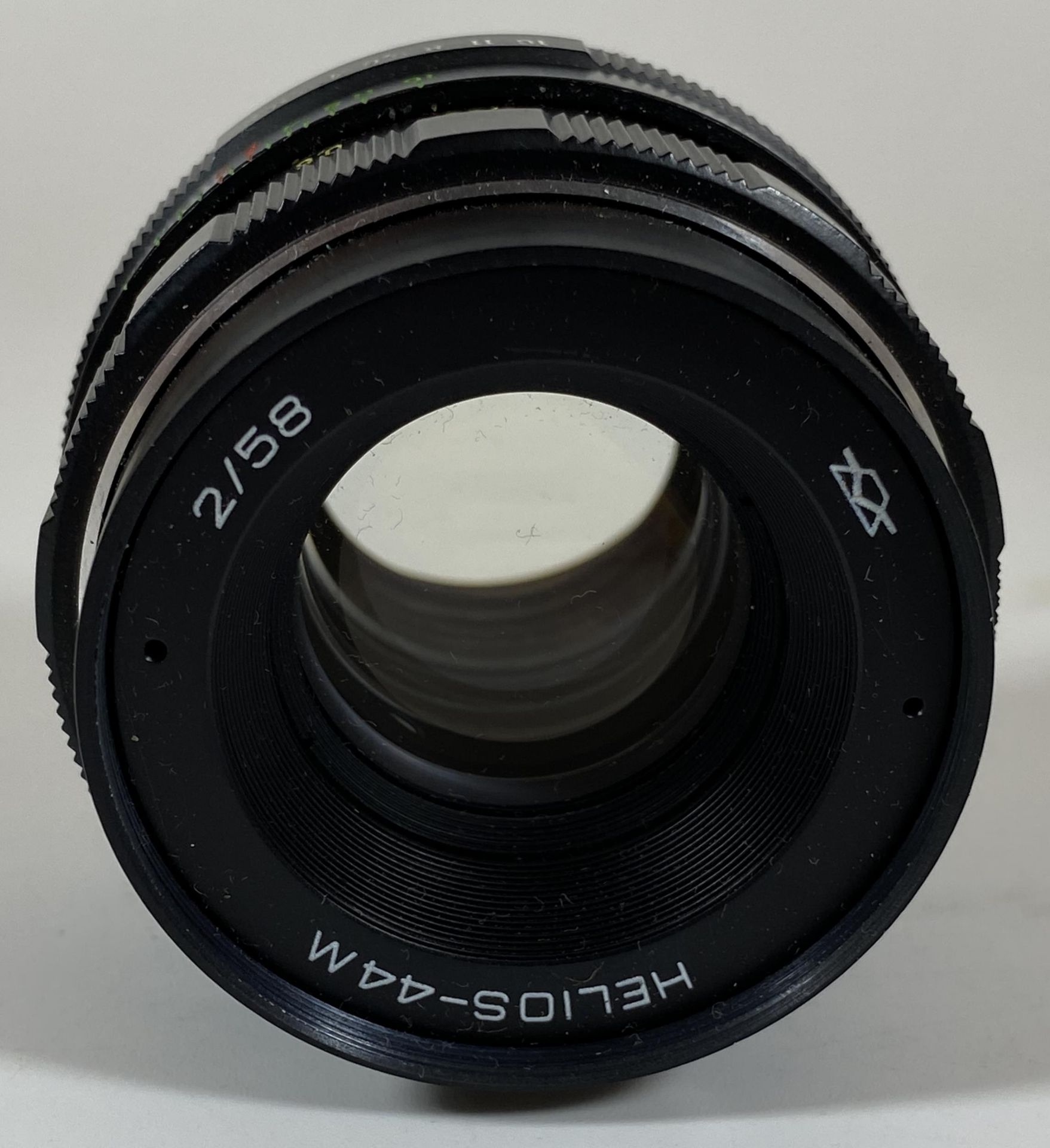 A VINTAGE HELIOS 44M 2/58 M42 MOUNT CAMERA LENS