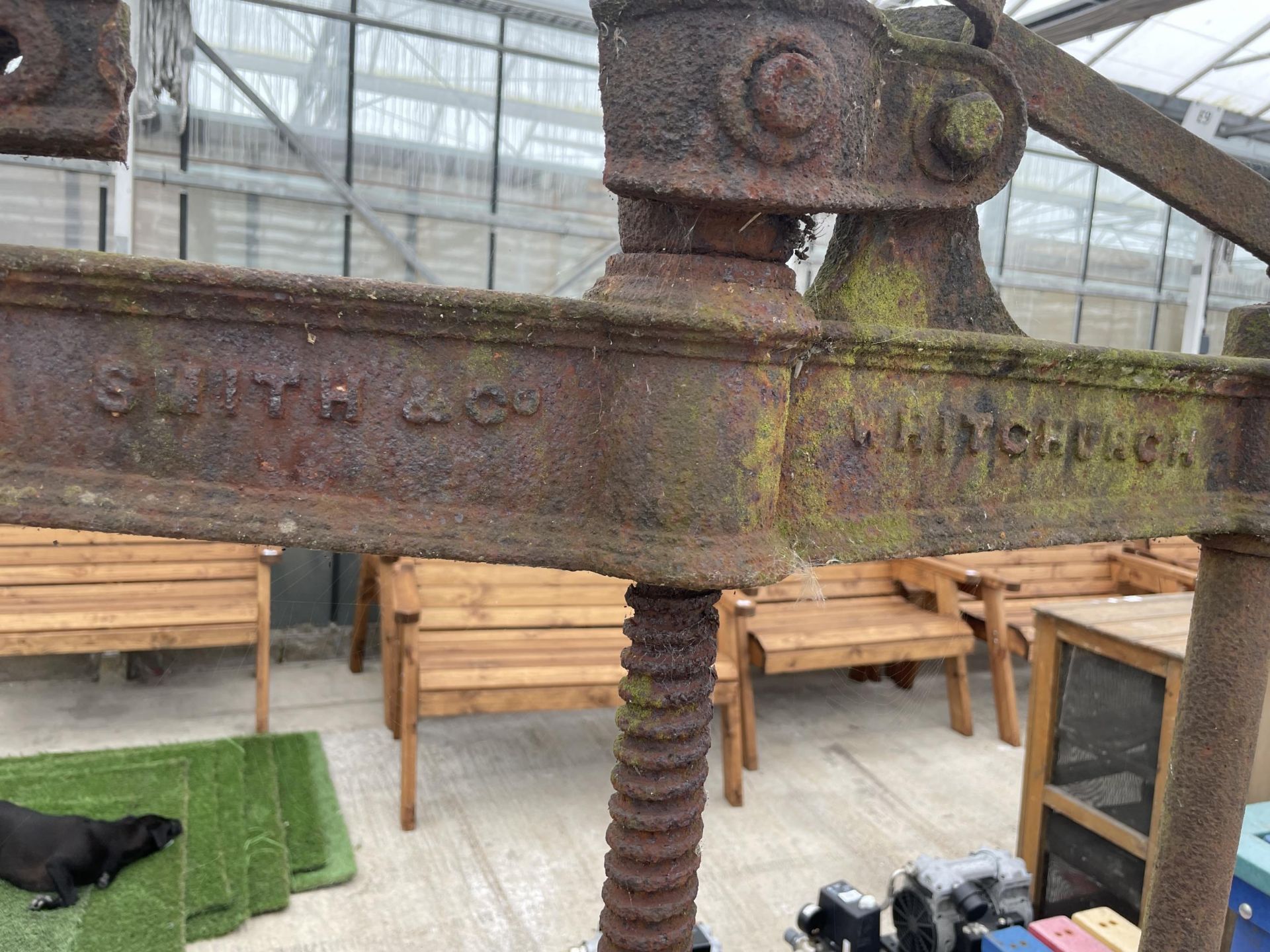 A VINTAGE HEAVY CAST IRON SMITH & CO WHITCHURCH TWO TIER CHEESE PRESS (H:195CM) - Image 5 of 5