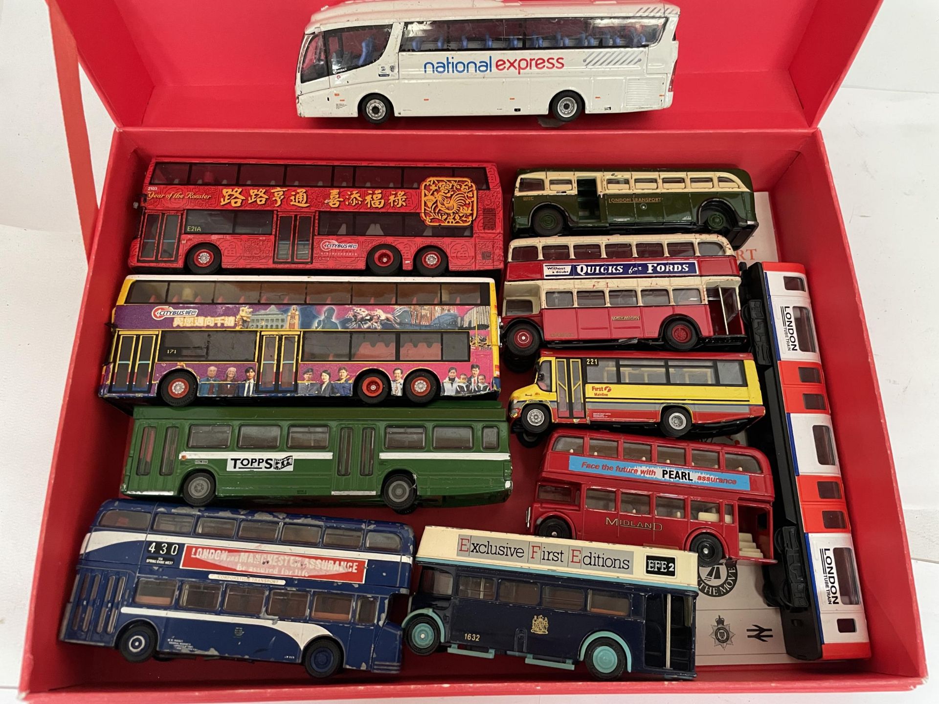 ELEVEN UNBOXED 1/76 SCALE MODEL BUSES TO INCLUDE CORGI AND EFE - Bild 2 aus 2