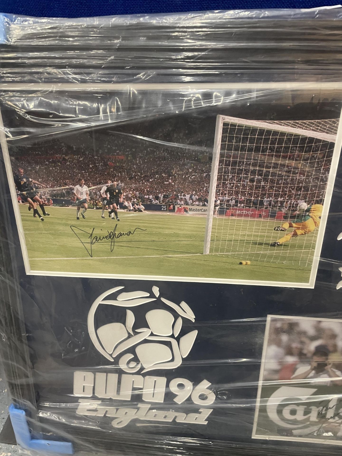 A FRAMED EURO 1996 SIGNED PHOTO BY PAUL GASCOIGNE AND DAVID SEAMAN, WITH ALL STAR SIGNINGS - Image 2 of 7