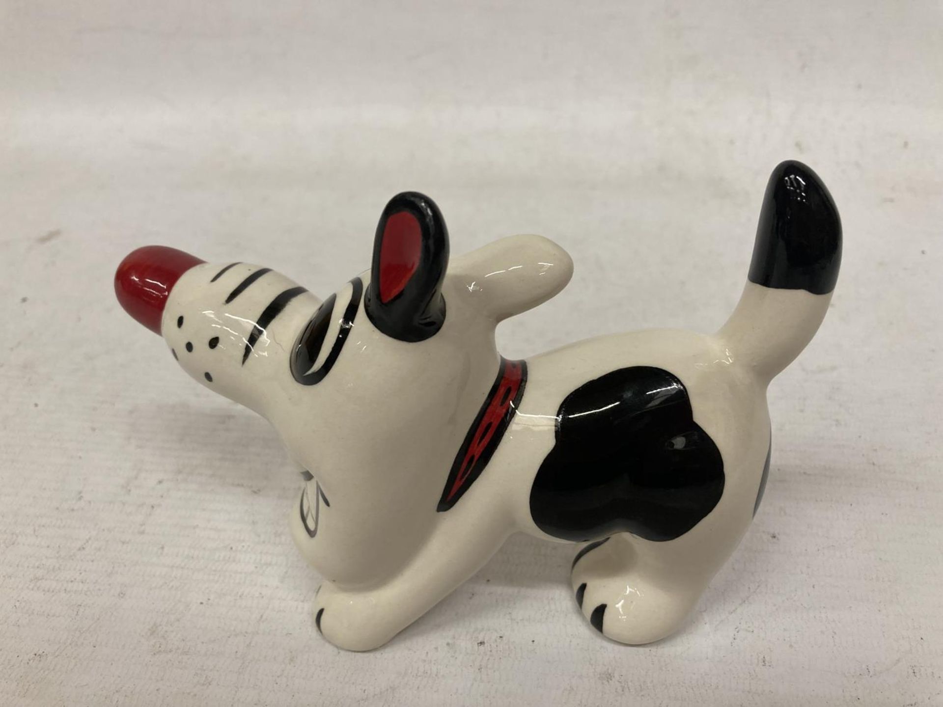 A LORNA BAILEY HAND PAINTED AND SIGNED DASHY DOG - Image 2 of 5