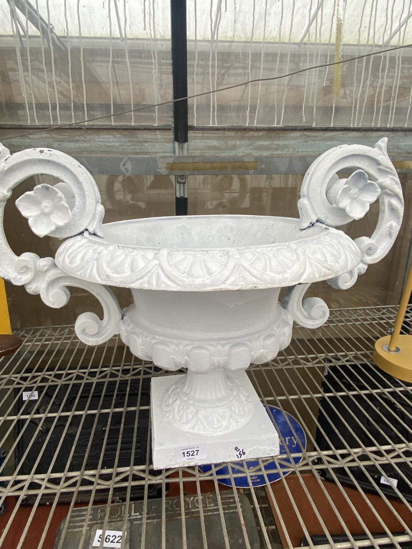 A DECORATIVE CAST IRON URN PLANTER - Image 2 of 3