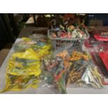 A LARGE QUANTITY OF PLASTIC DINOSAURS