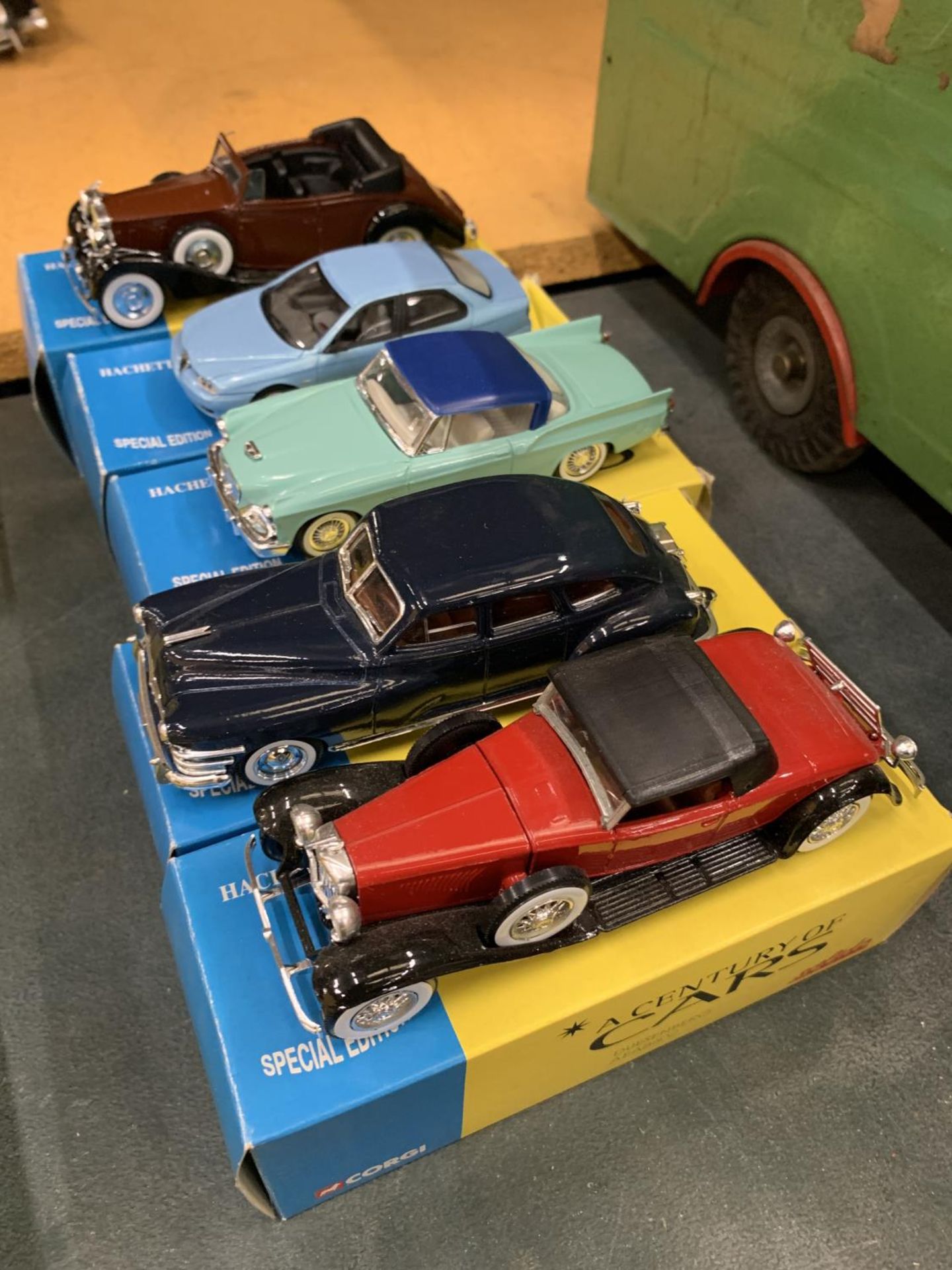 FIVE BOXED CORGI 'A CENTURY OF CARS' TO INCLUDE A STUDEBACK SILVER HAWK, CHRYSLER WINDSOR, - Image 2 of 3