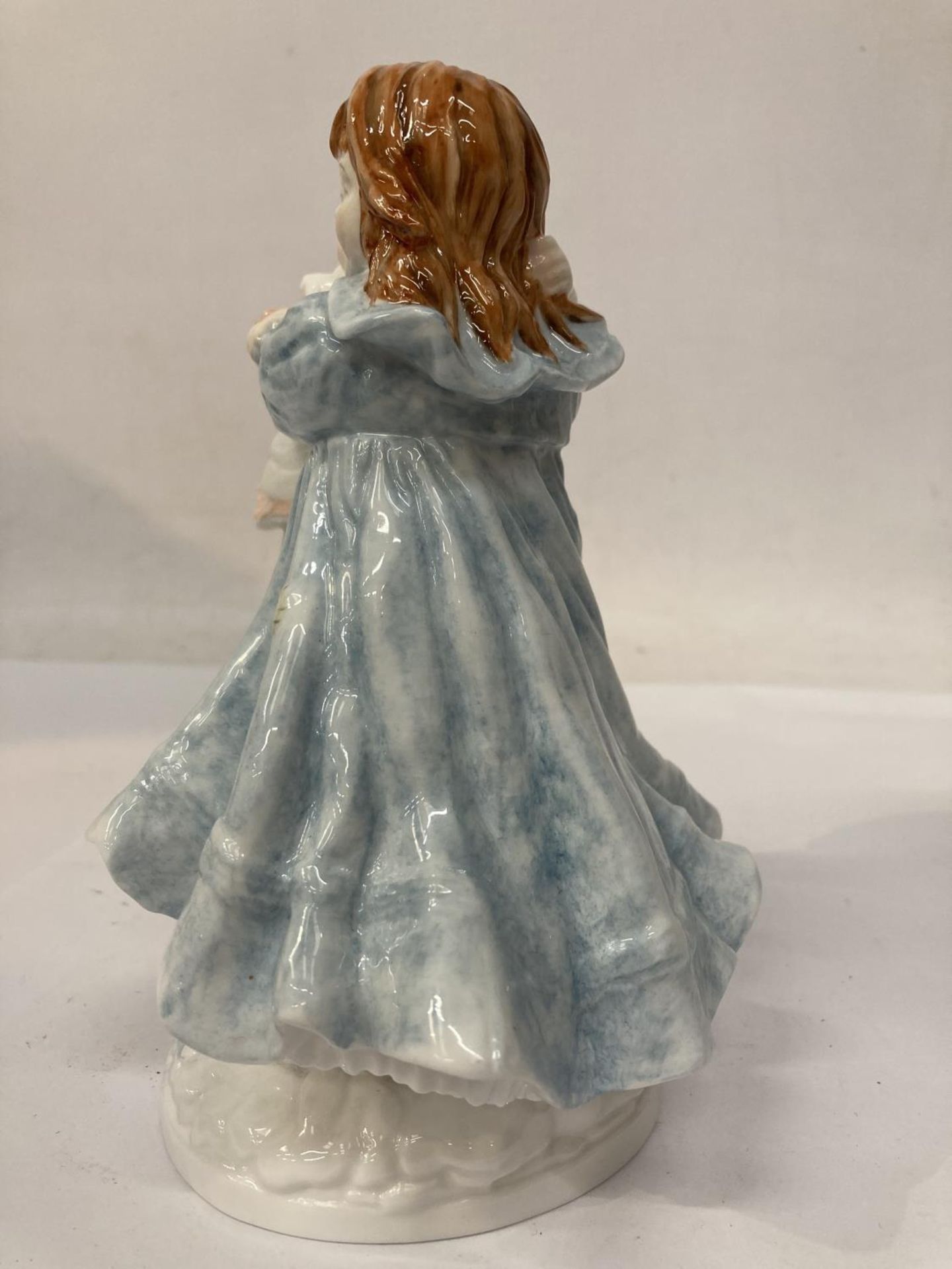A ROYAL WORCESTER LIMITED EDITION 'LOVE' FIGURE - Image 4 of 6