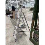 A FOUR RUNG ALUMINIUM STEP LADDER