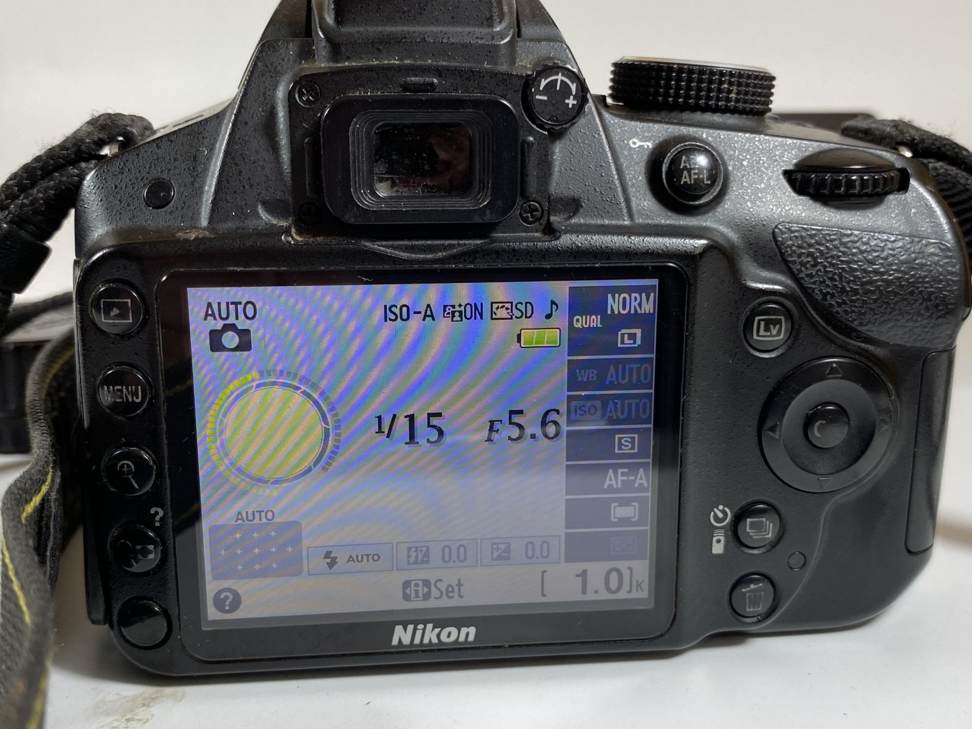 A NIKON D3200 DIGITAL SLR CAMERA WITH AF-S DX NIKKOR 18-55MM 1:3.5-5.6 G VR LENS, CHARGER, - Bild 5 aus 5