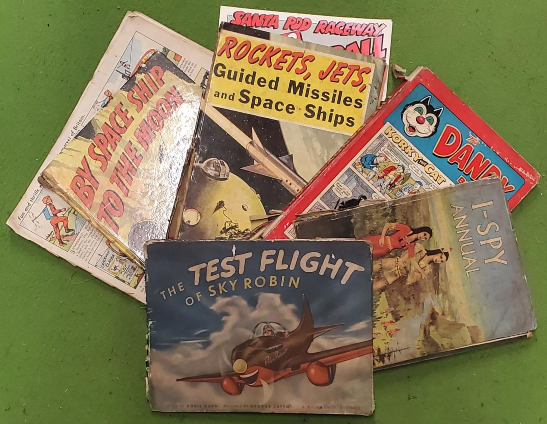 A COLLECTION OF VINTAGE CHILDREN'S BOOKS TO INCLUDE 'THE DANDY BOOK', 'I-SPY ANNUAL', SPACE BOOKS,