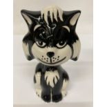 A LORNA BAILEY HAND PAINTED AND SIGNED DOZA CAT