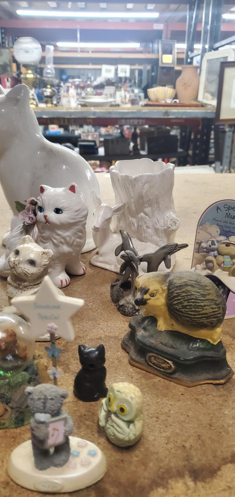 A MIXED GROUP OF CERAMIC FIGURES, CAT, DOLPHIN ETC - Image 3 of 3