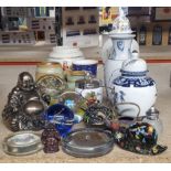 A MIXED GROUP OF ITEMS, ORIENTAL BLUE AND WHITE MODERN JAR ETC