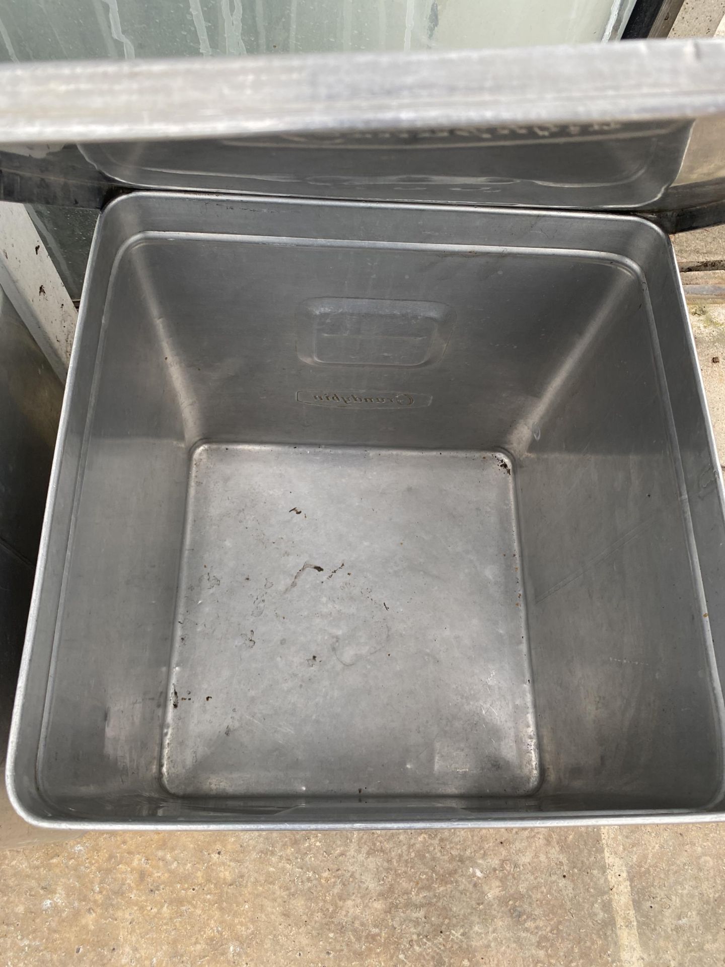 A STAINLESS STEEL GRUNDYBIN WITH LID (45CM x 42CM x 42CM) - Image 4 of 4