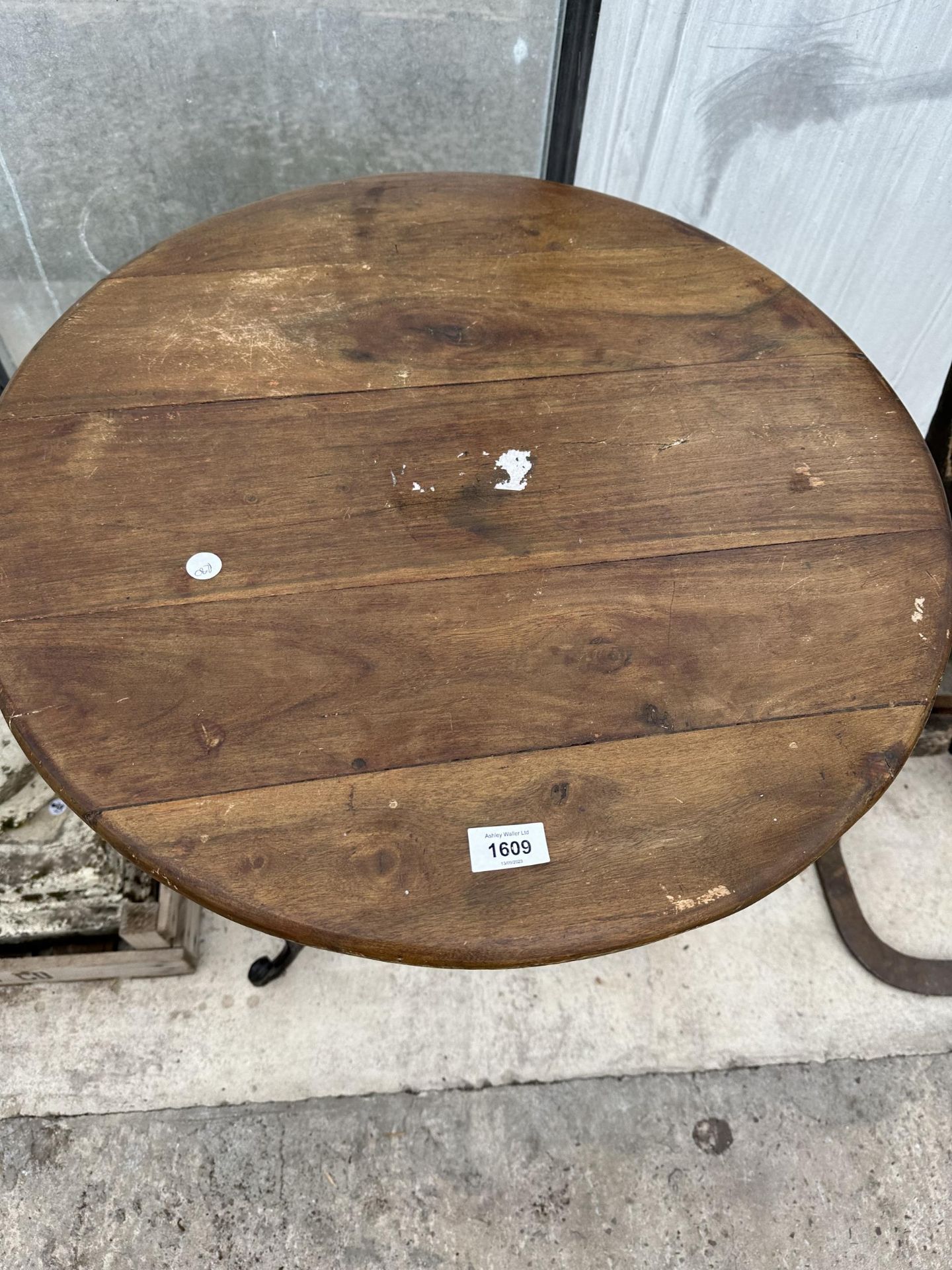 A WOODEN TOPPED BISTRO TABLE WITH HEAVY METAL LEGS - Image 2 of 3