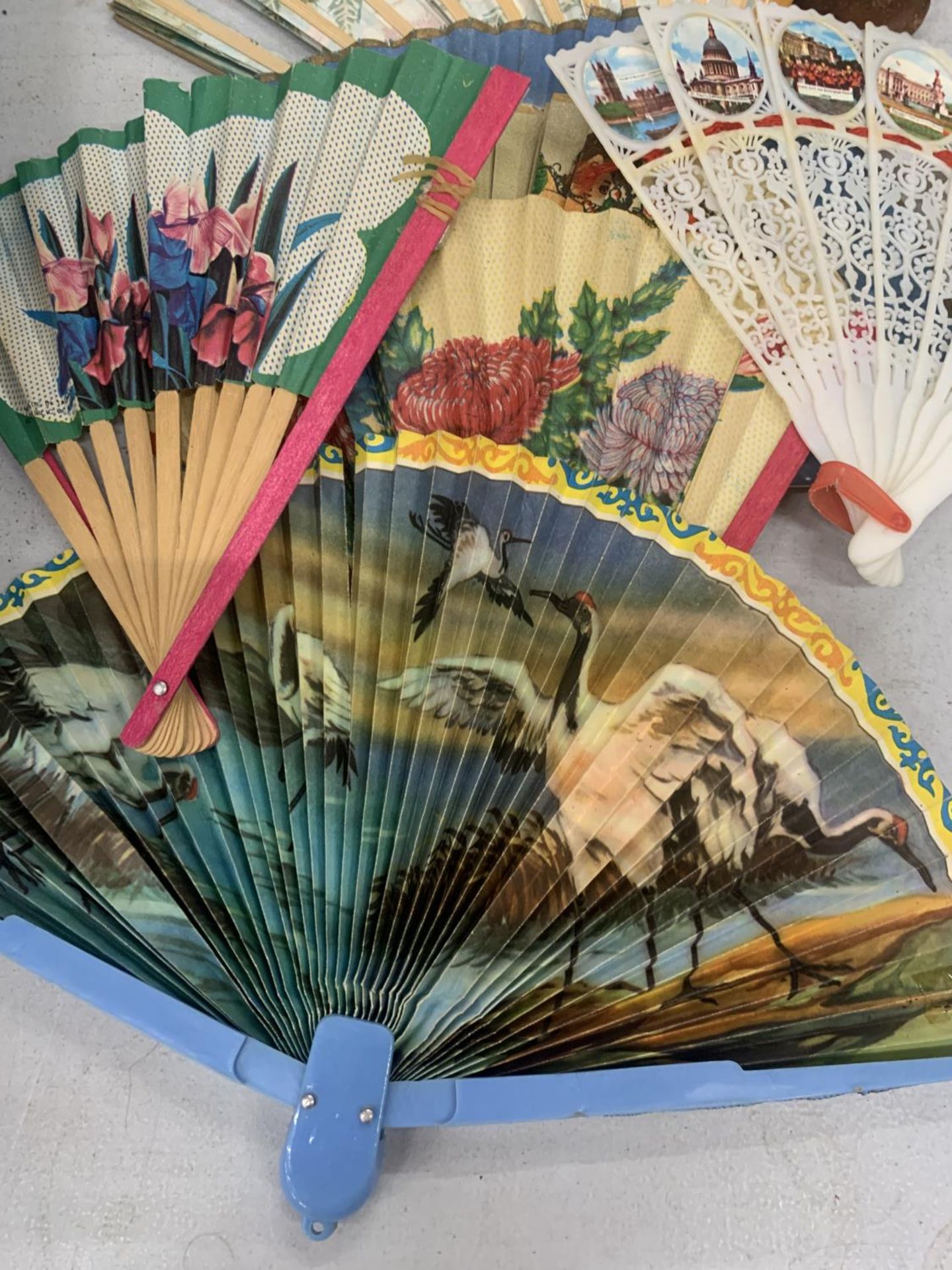 A COLLECTION OF PAPER SOUVENIR FANS - Bild 2 aus 3