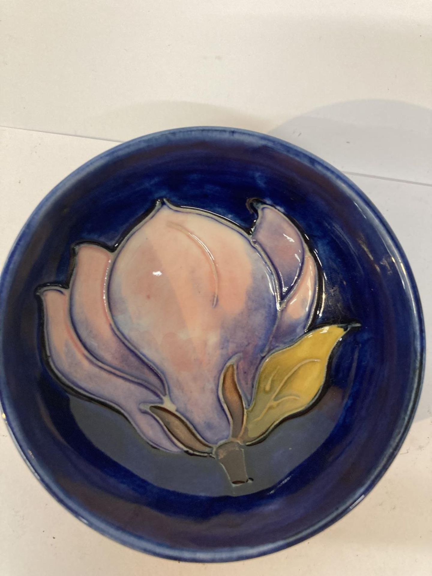 A MOORCROFT PINK MAGNOLIA PATTERN SMALL BOWL ON BLUE GROUND - Image 2 of 3