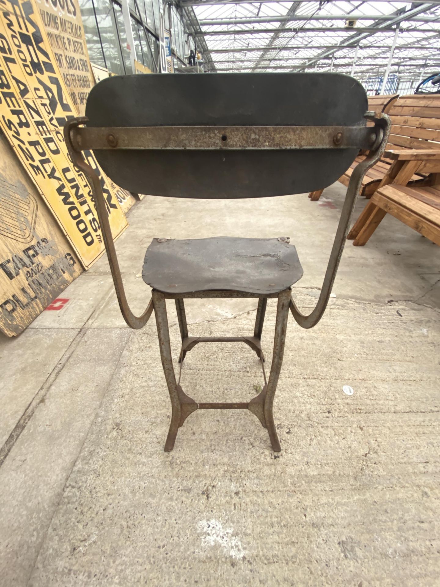 A VINTAGE INDUSTRIAL MACHINISTS CHAIR - Image 3 of 3