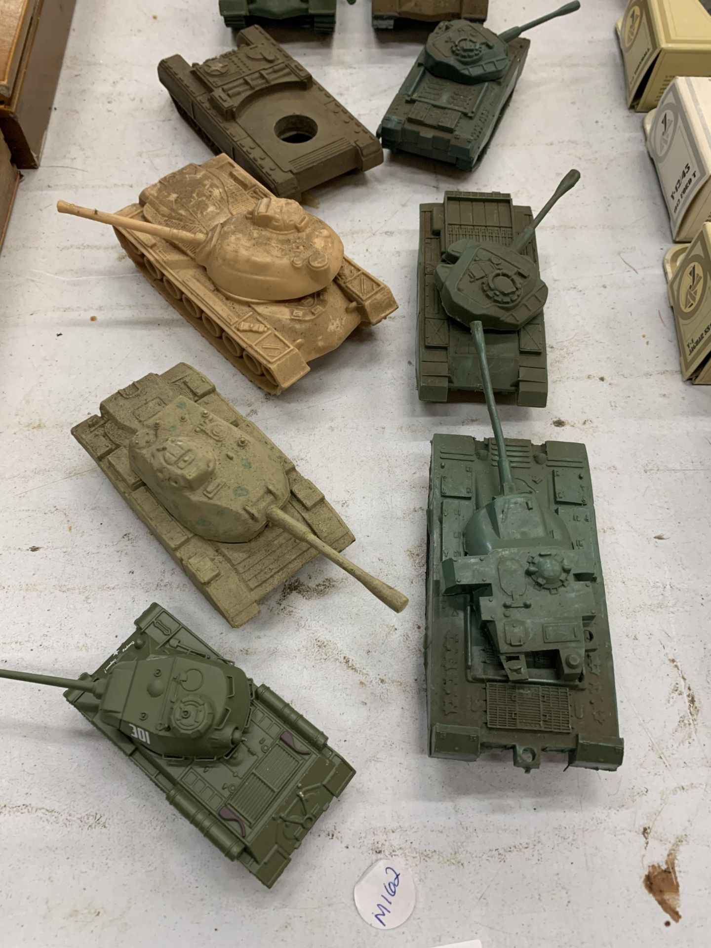 A GROUP OF ARMY TANK MODELS AND A BOXED HM EXAMPLE - Image 2 of 4