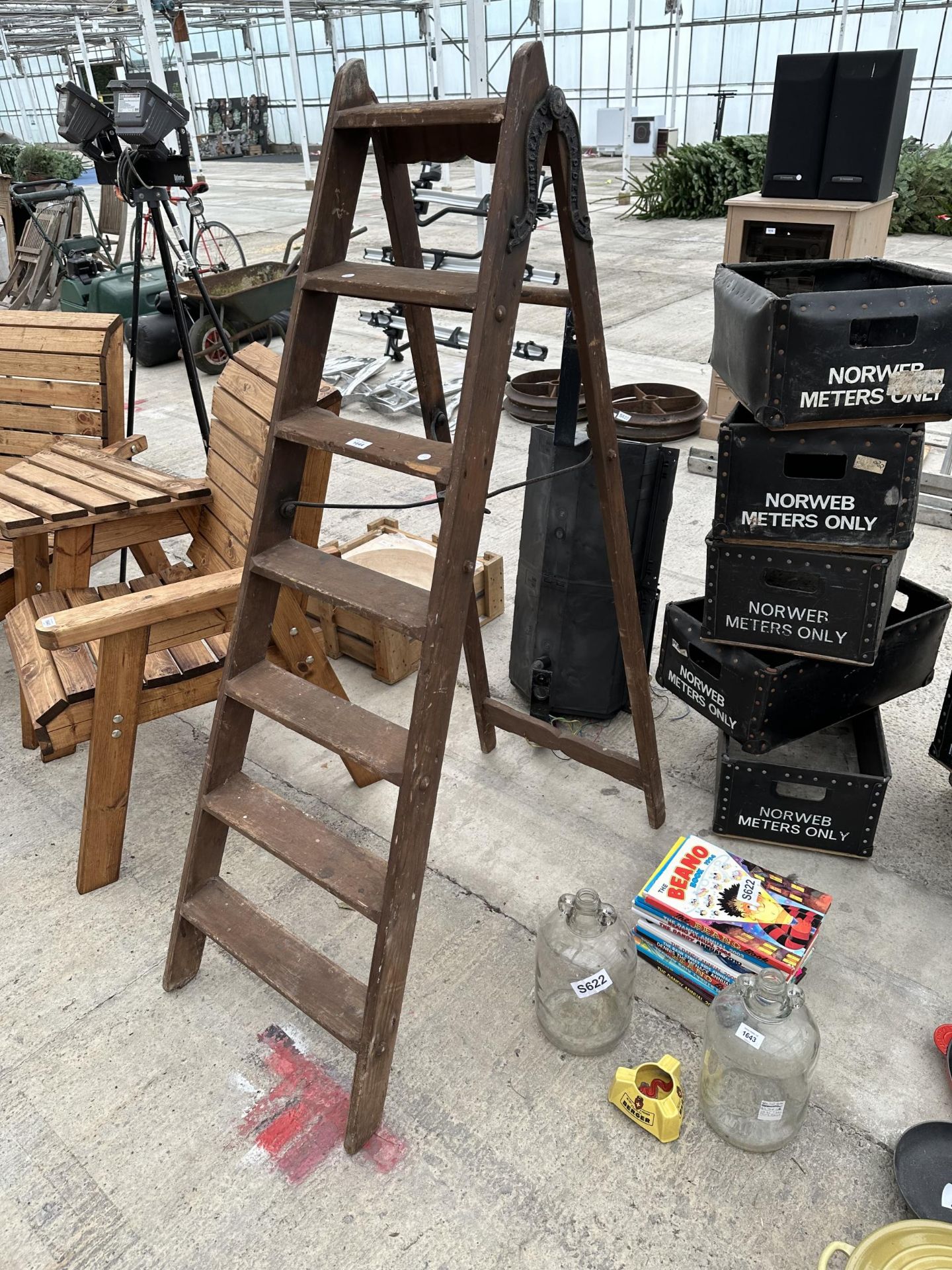 A VINTAGE WOODEN SIX RUNG STEP LADDER