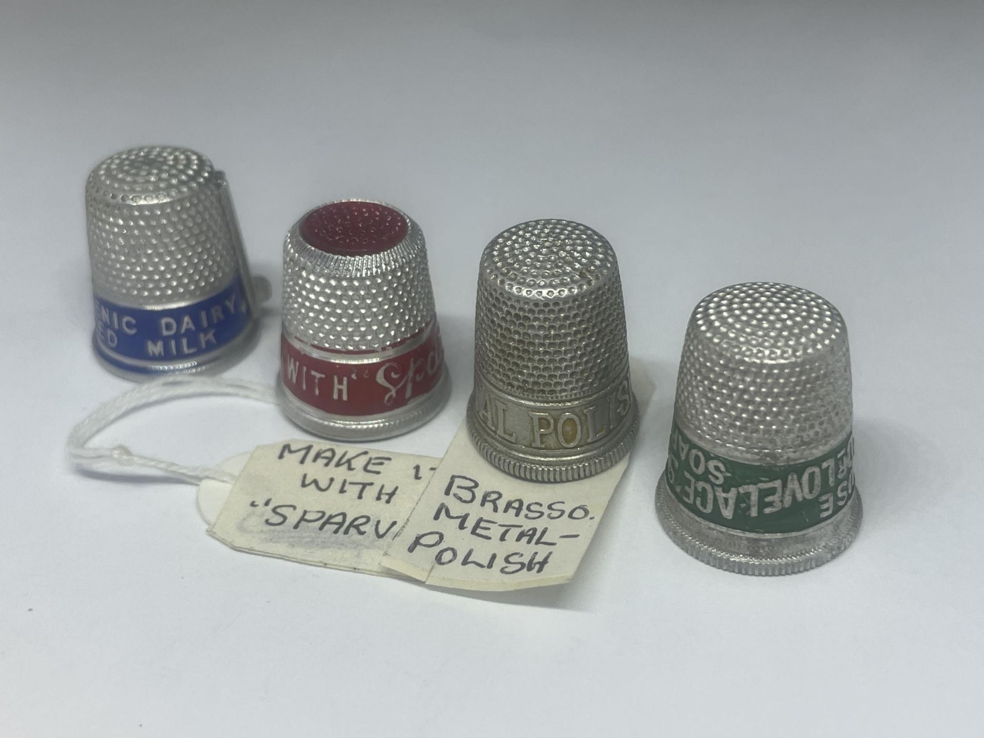 EIGHT VINTAGE ADVERTISING THIMBLES TO INCLUDE FOUR LYONS CAKES, A MAKE IT WITH SPARVA, BRASSO - Bild 3 aus 3