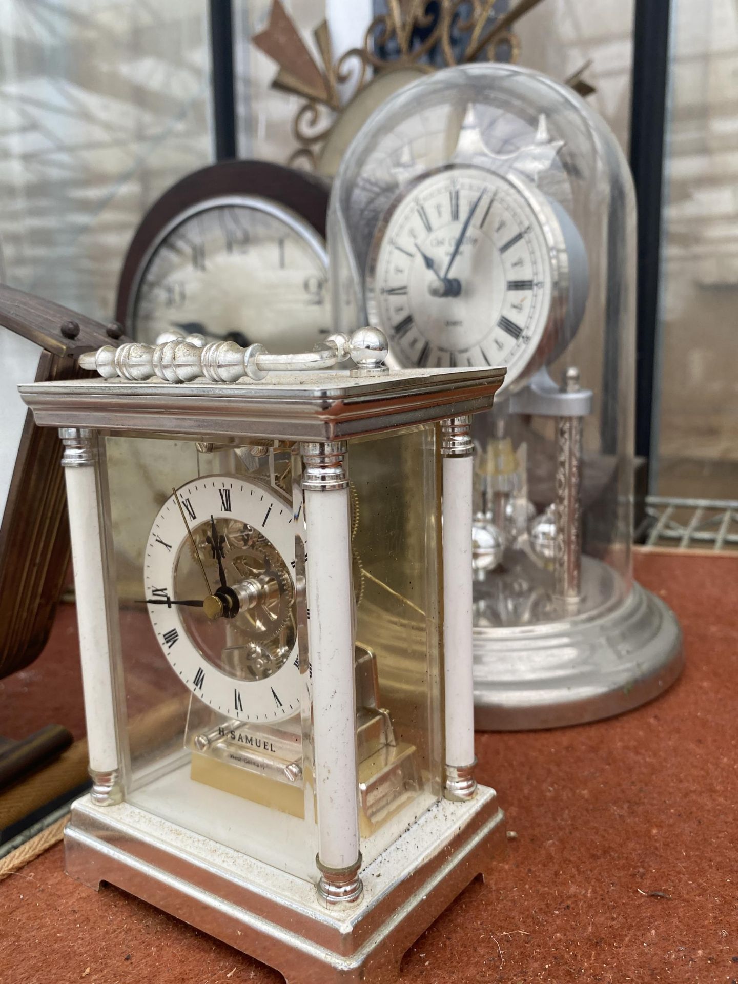 AN ASSORTMENT OF VARIOUS CLOCKS - Bild 4 aus 5