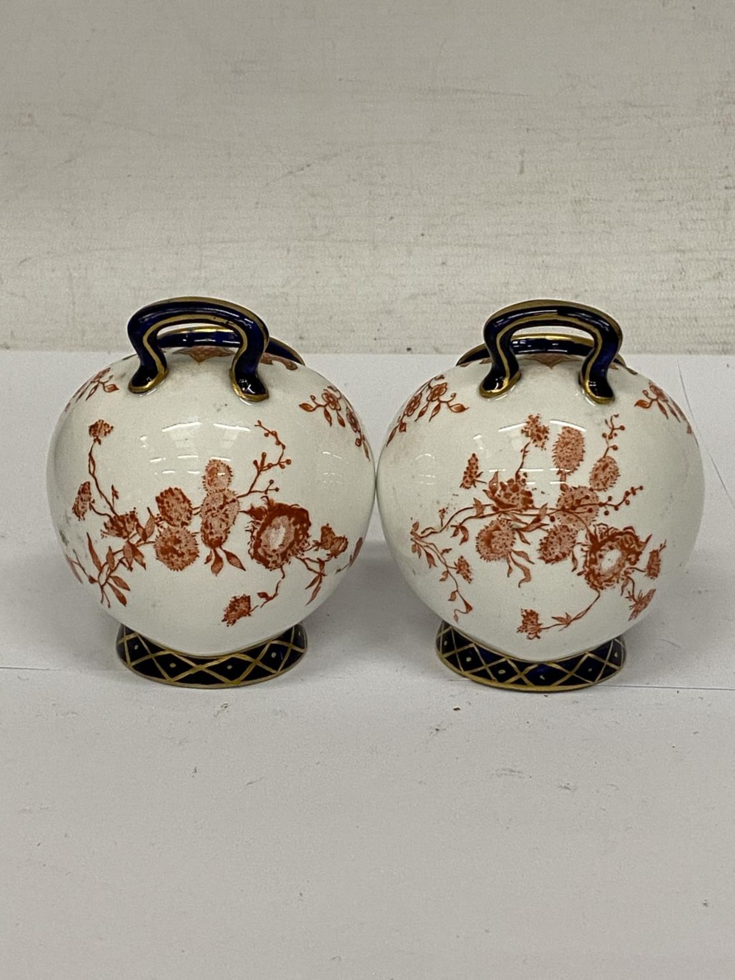 A PAIR OF ROYAL CROWN DERBY IMARI COAL SCUTTLES - Image 2 of 3