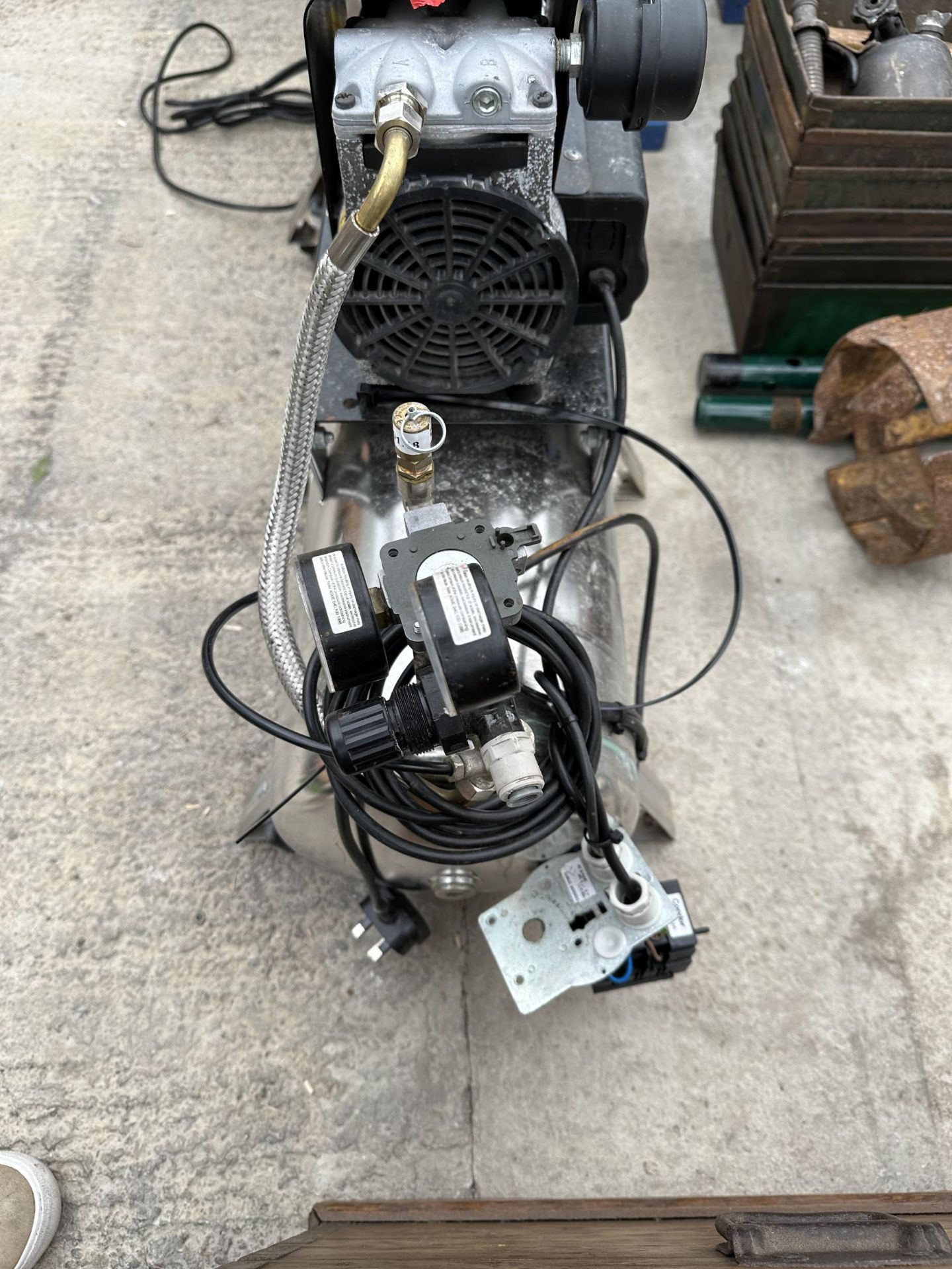 A STIANLESS STEEL AIR COMPRESSOR - Image 2 of 4