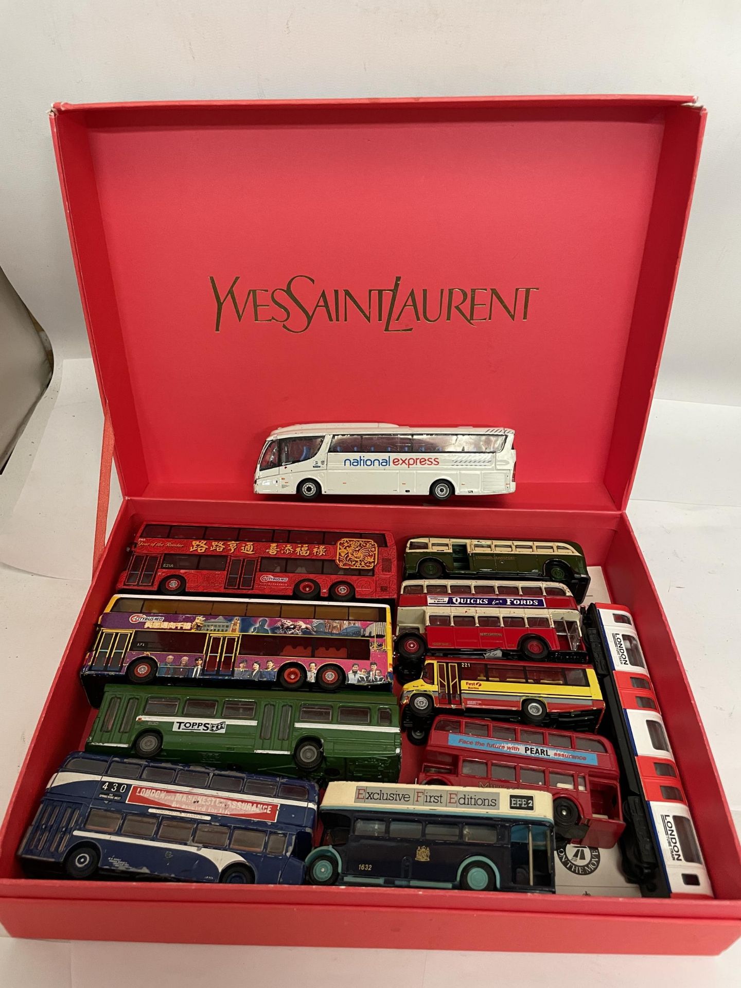 ELEVEN UNBOXED 1/76 SCALE MODEL BUSES TO INCLUDE CORGI AND EFE