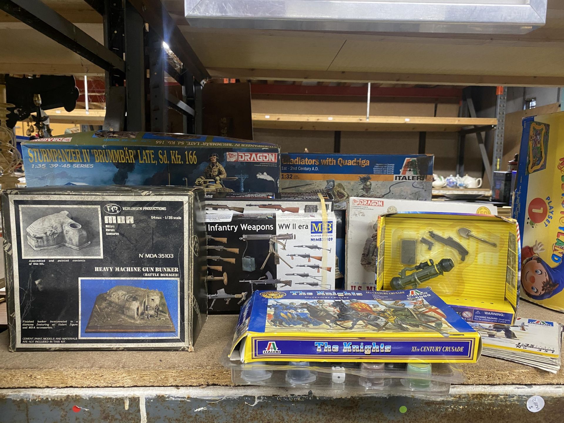 A COLLECTION OF BOXED ARMY PLAYSETS, DRAGON, ITALERI ETC