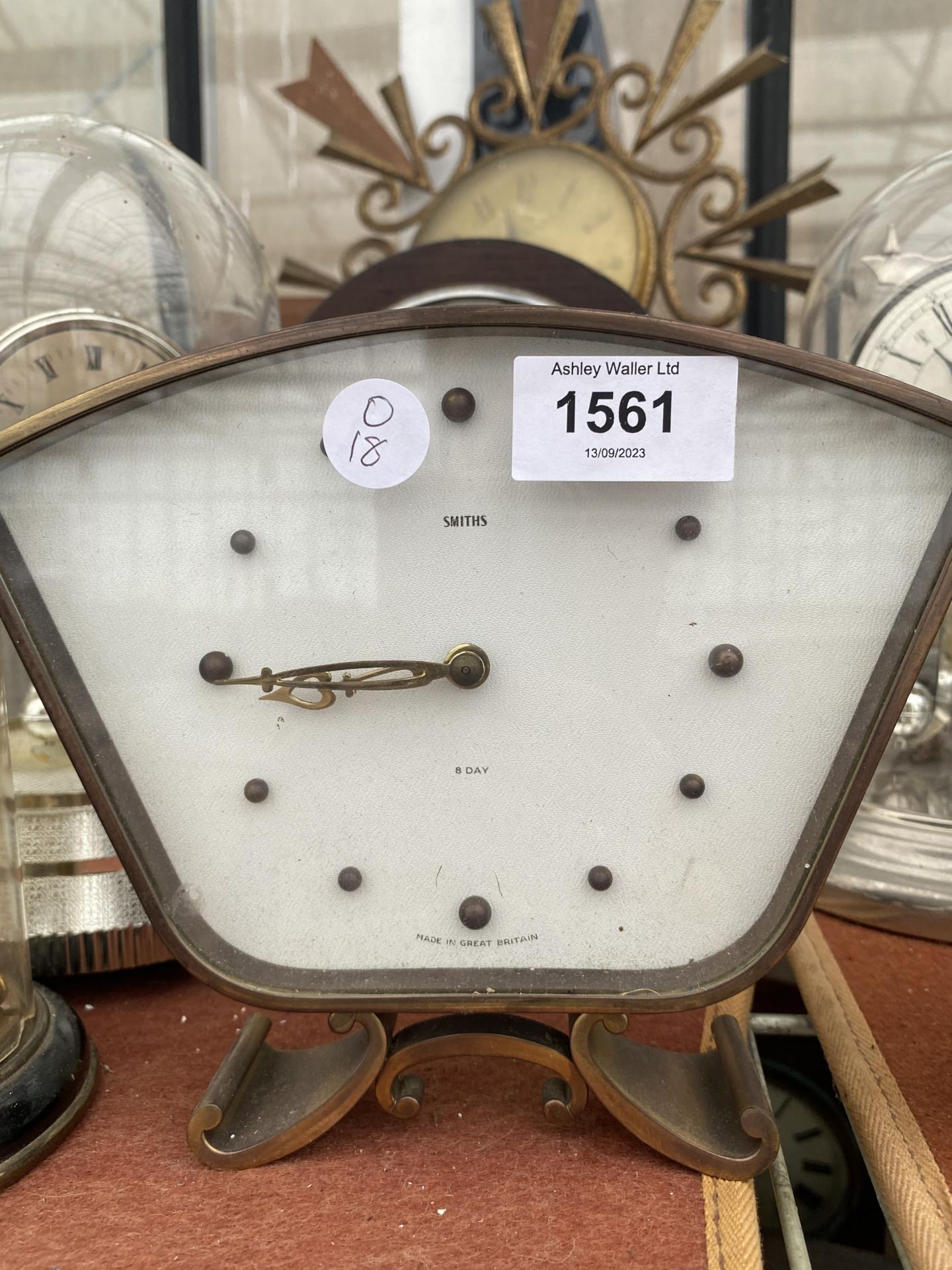 AN ASSORTMENT OF VARIOUS CLOCKS - Bild 5 aus 5