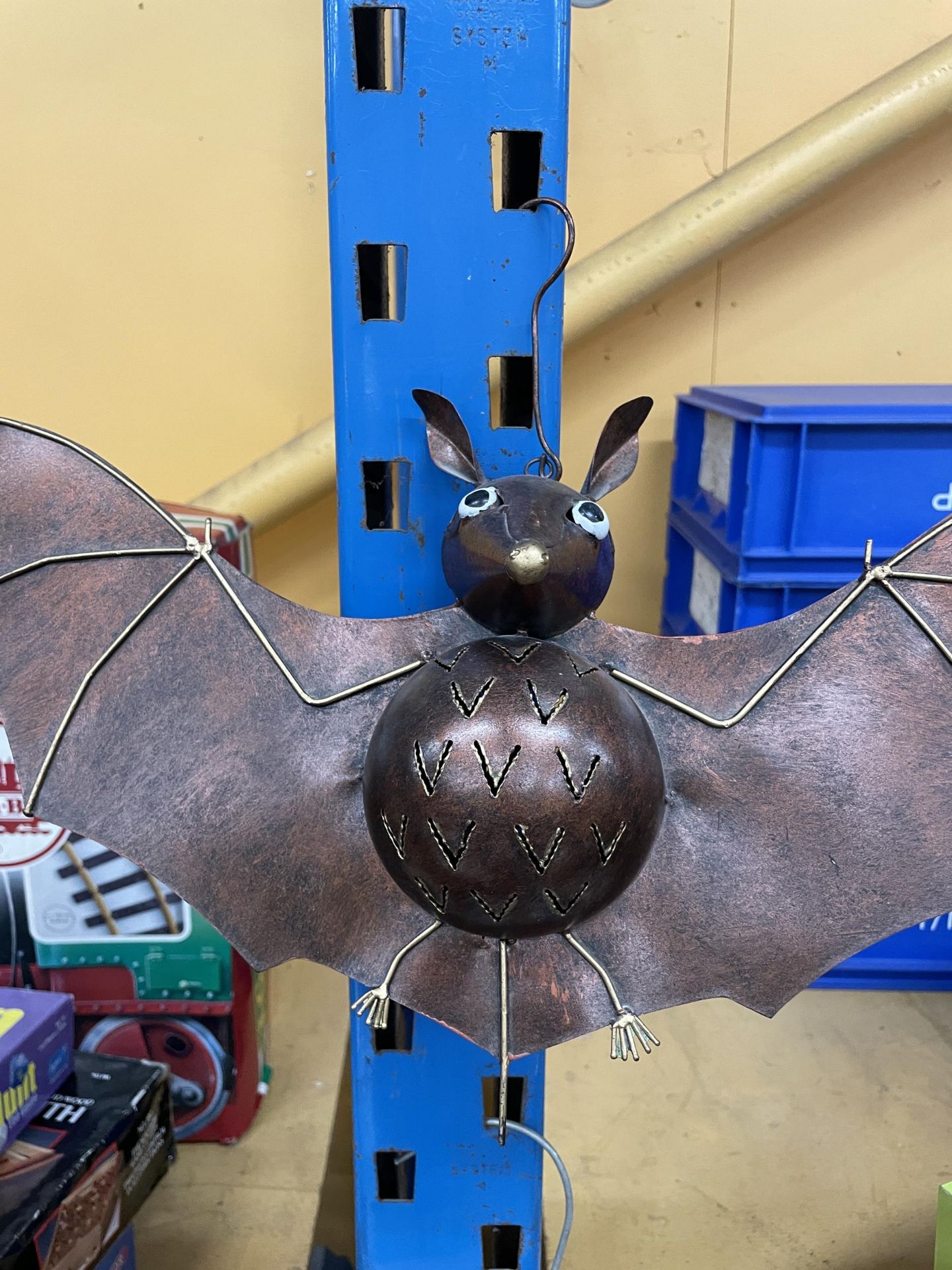 A METAL MODEL OF A FLYING BAT - Image 2 of 2