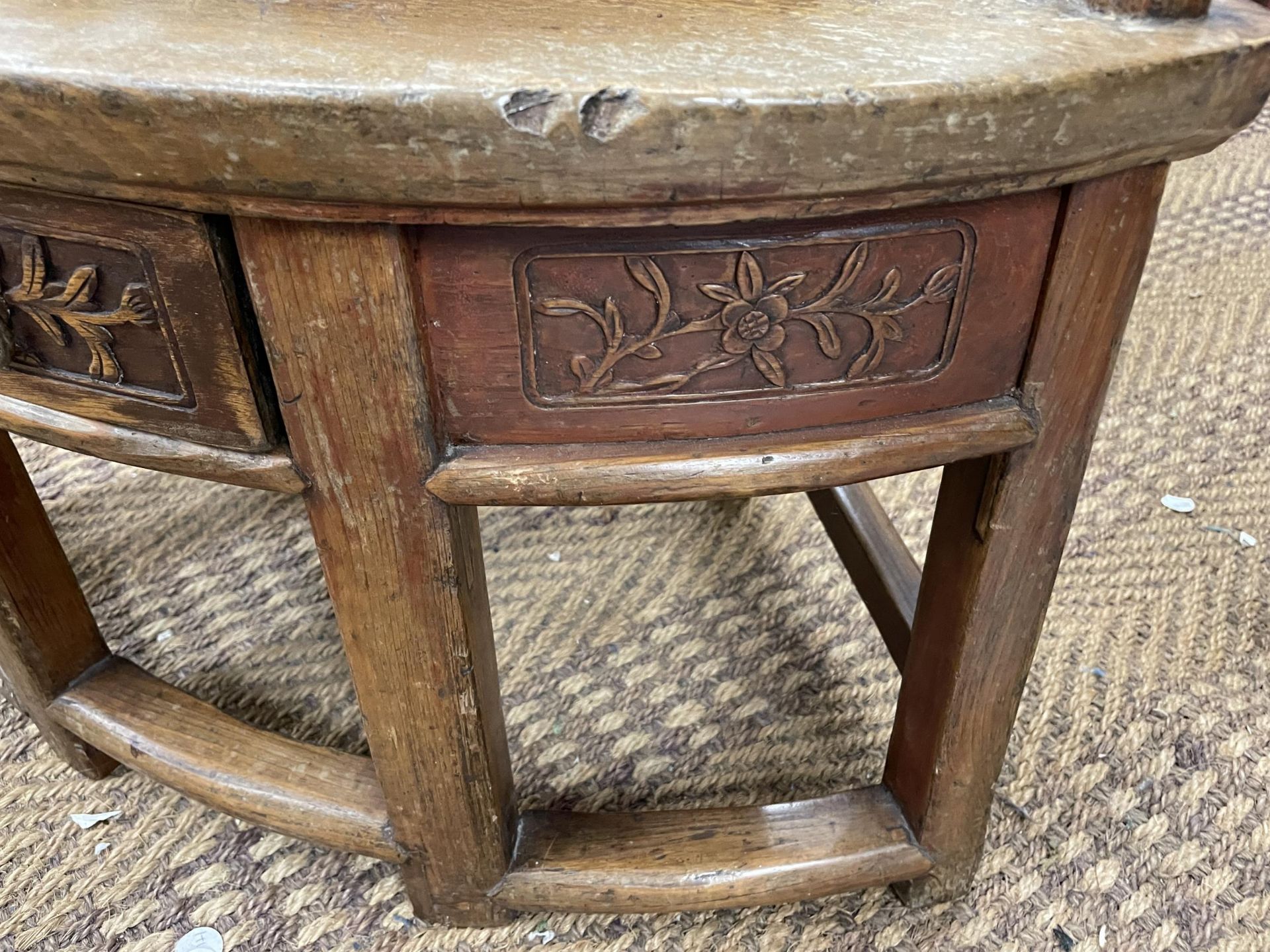 A VINTAGE CHINESE CARVED HARDWOOD CHILD'S ARMCHAIR WITH LOWER DRAWER TO SEAT, HEIGHT 80CM, WIDTH - Bild 5 aus 6