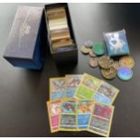 A TRAINER BOX OF ASSORTED POKEMON CARDS, HOLOS, TOKENS ETC