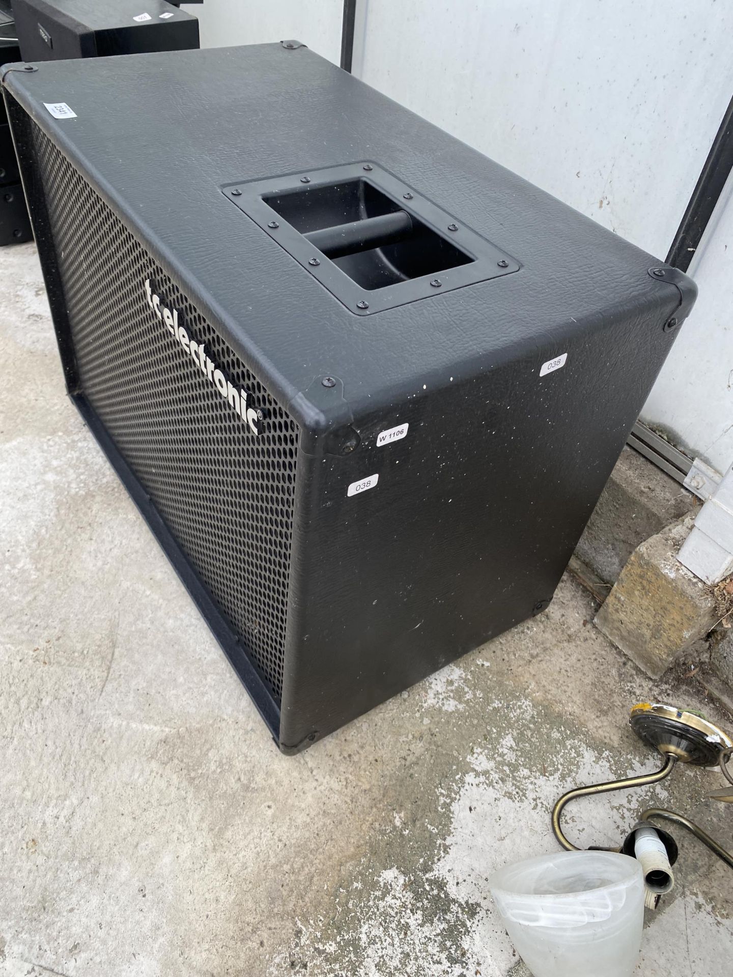 A TC ELECTRONIC BC212 BASE CABINET SPEAKER - Image 2 of 2