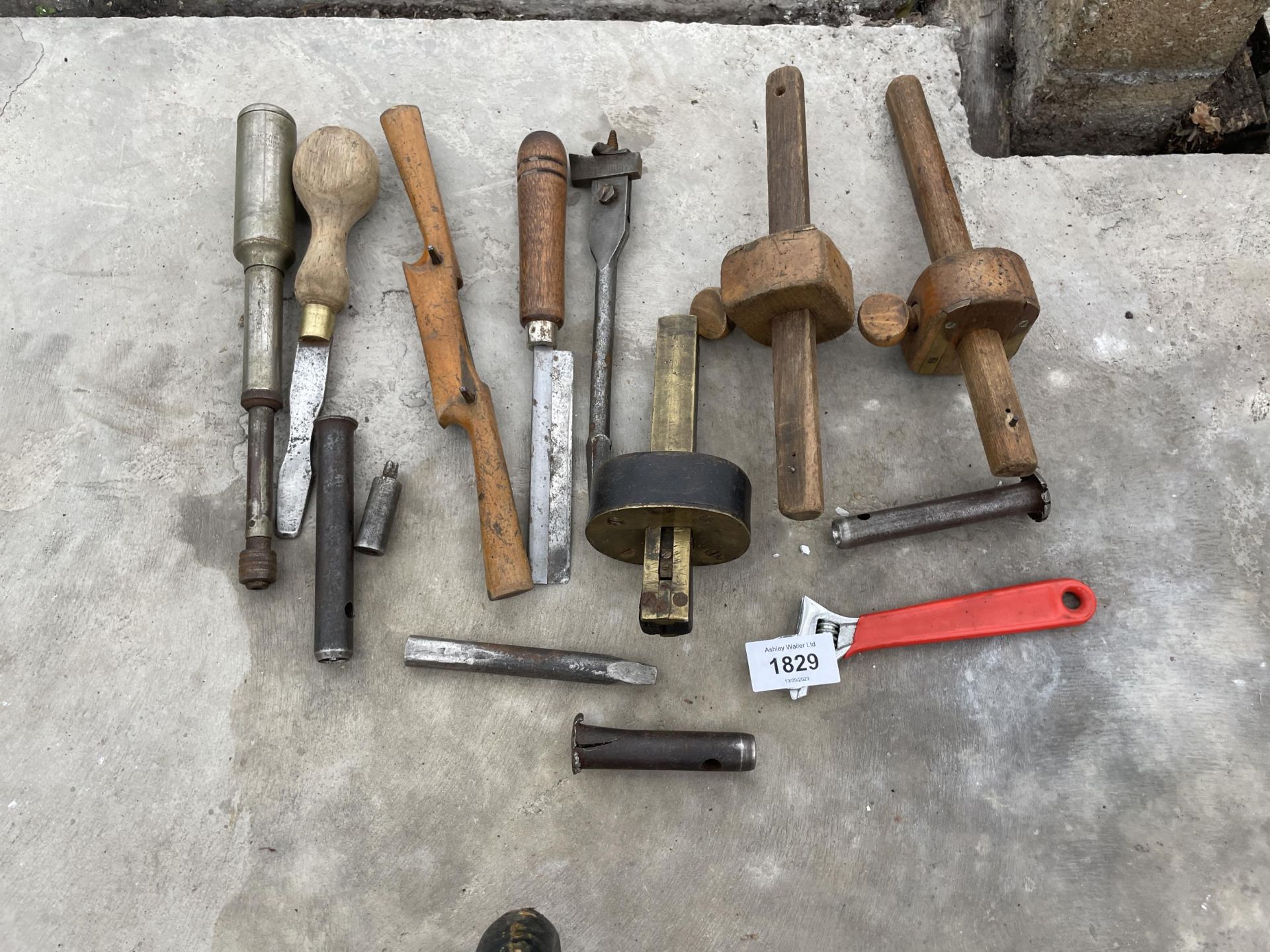 AN ASSORTMENT OF JOINERS TOOLS TO INCLUDE PLANES, A SPANNER AND PUNCHES ETC