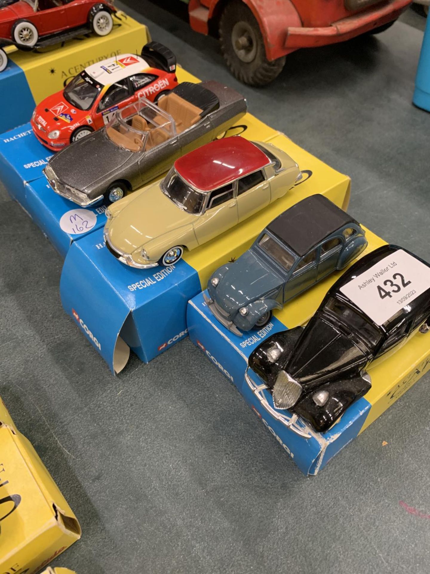FIVE BOXED CORGI 'A CENTURY OF CARS' TO INCLUDE A CITROEN XSARA, 2CV, 15CV, DS AND SM PRESIDENTIELLE - Image 2 of 2