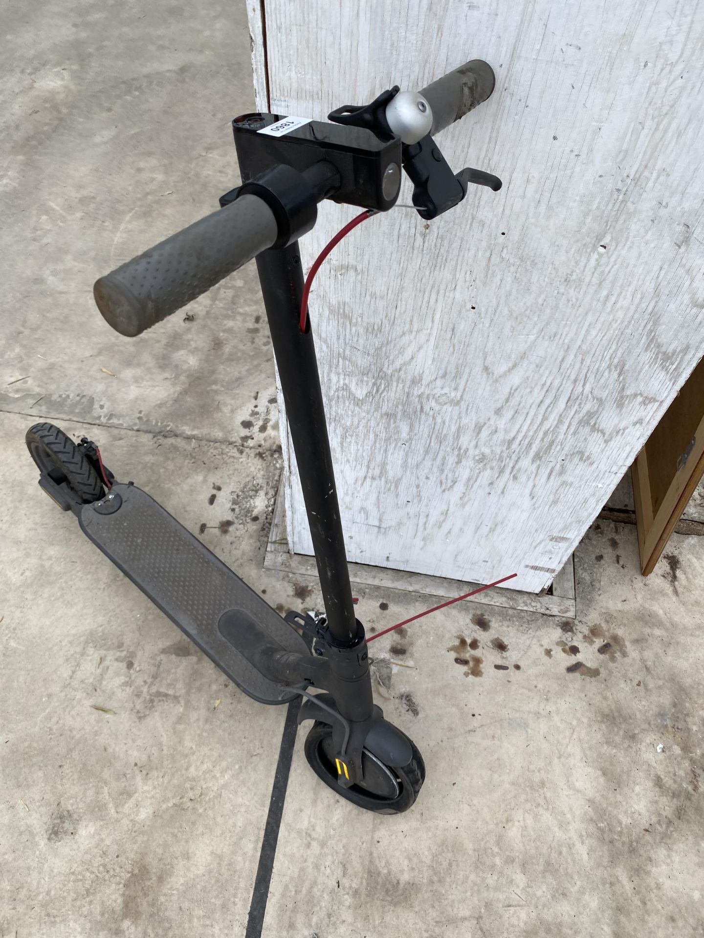 AN ELECTRIC SCOOTER FOR SPARES AND REPAIRS - Image 3 of 3