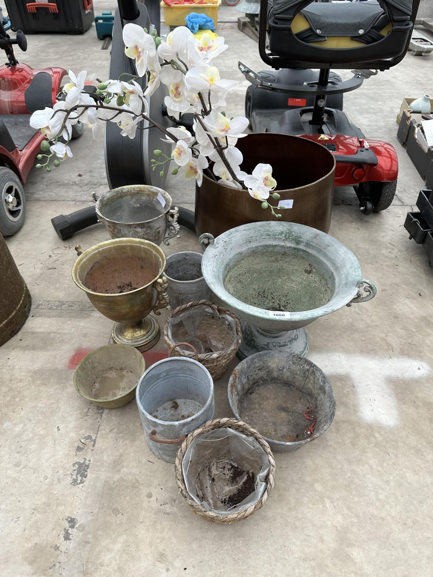 AN ASSORTMENT OF PLANTERS TO INCLUDE A CAST ALLOY URN ETC